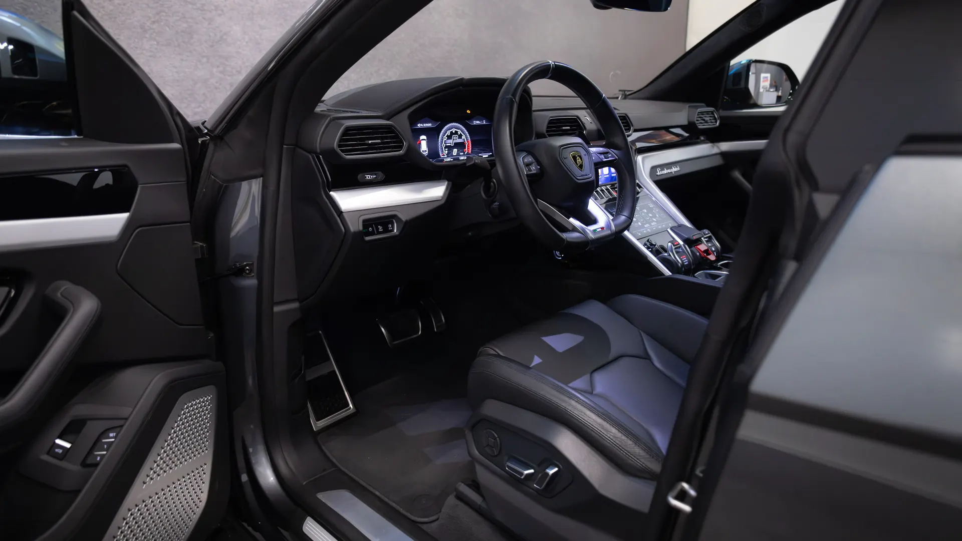 Lamborghini Urus — photo 7