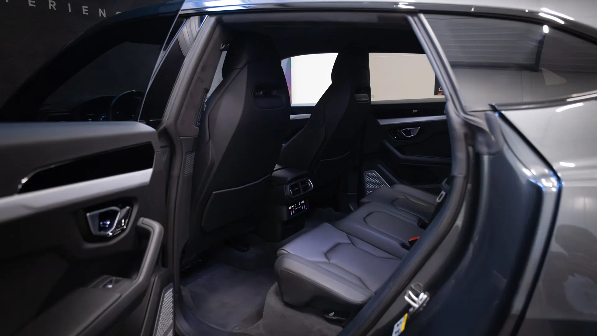 Lamborghini Urus — photo 30
