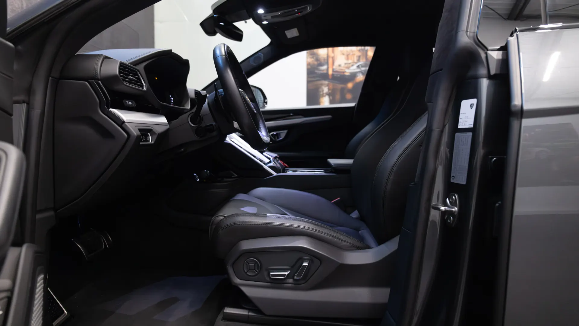 Lamborghini Urus — photo 28
