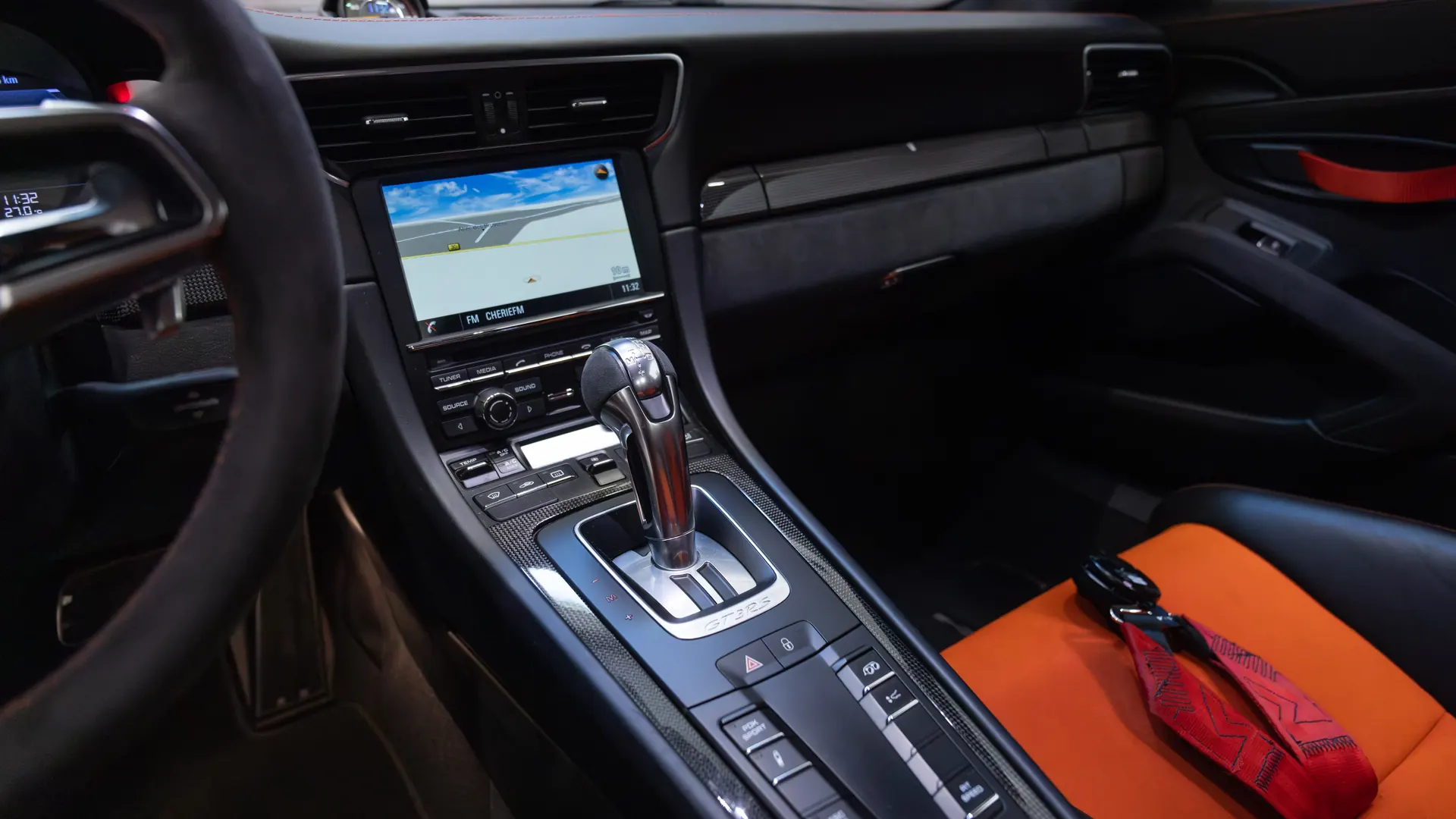 Porsche 911 — photo 26