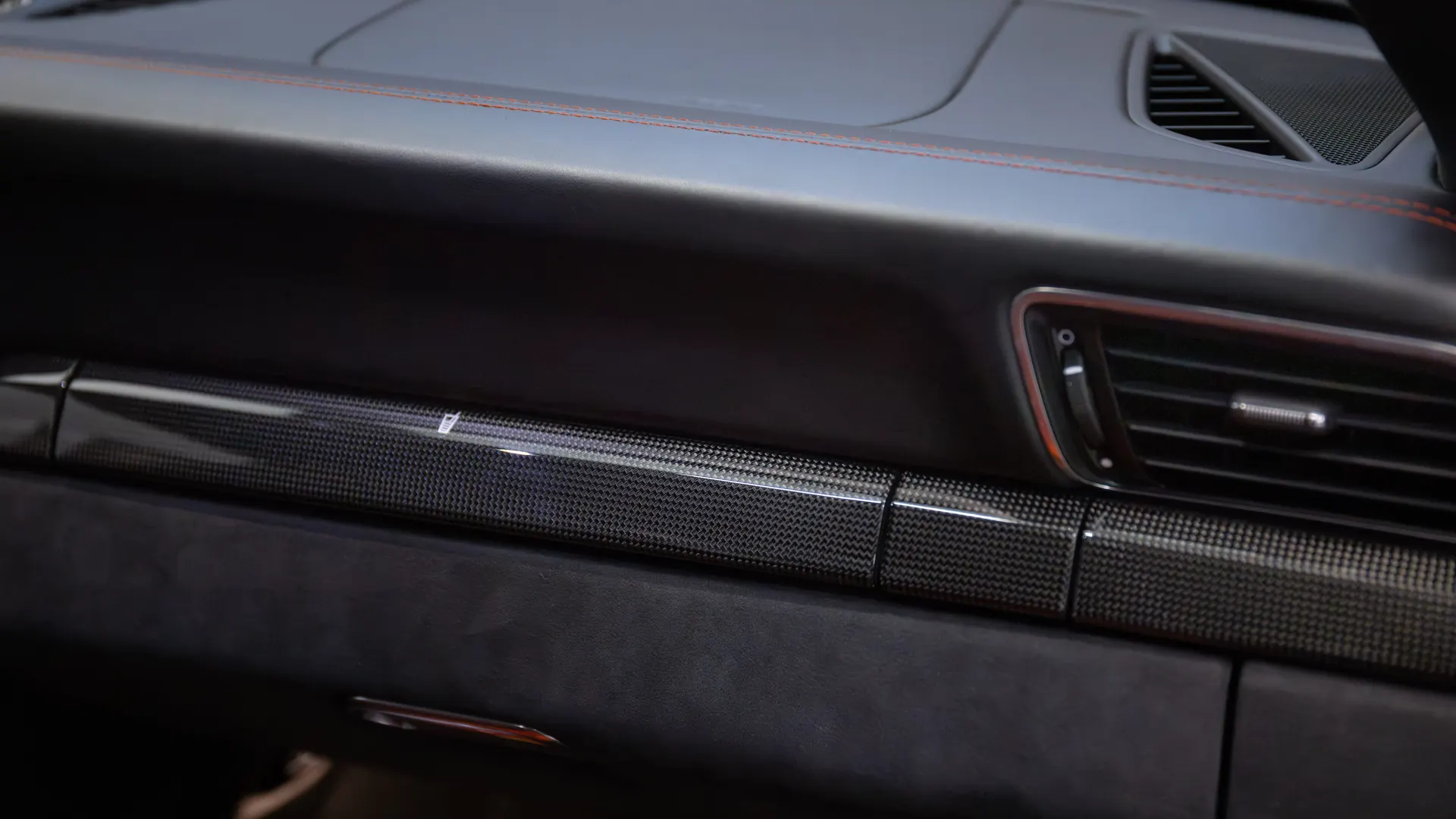 Porsche 911 — photo 32