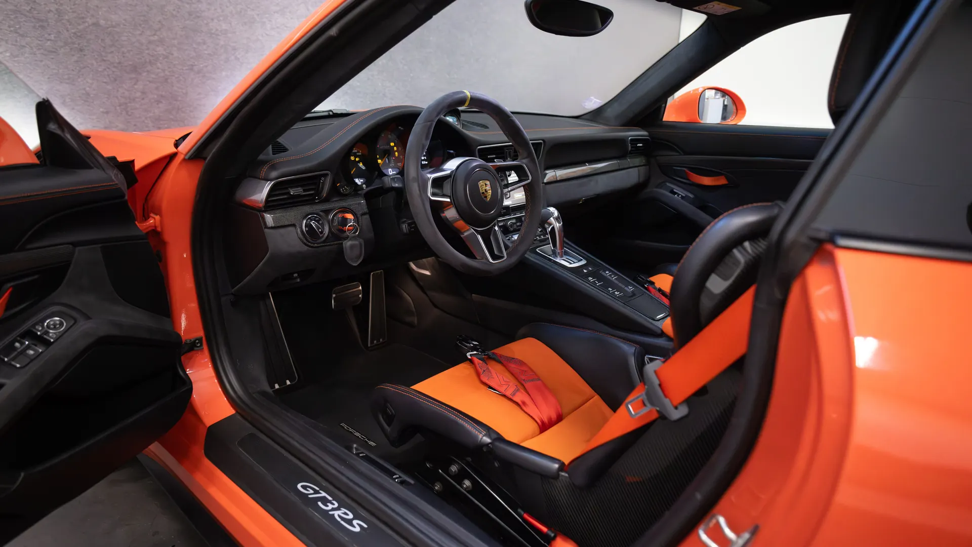 Porsche 911 — photo 13