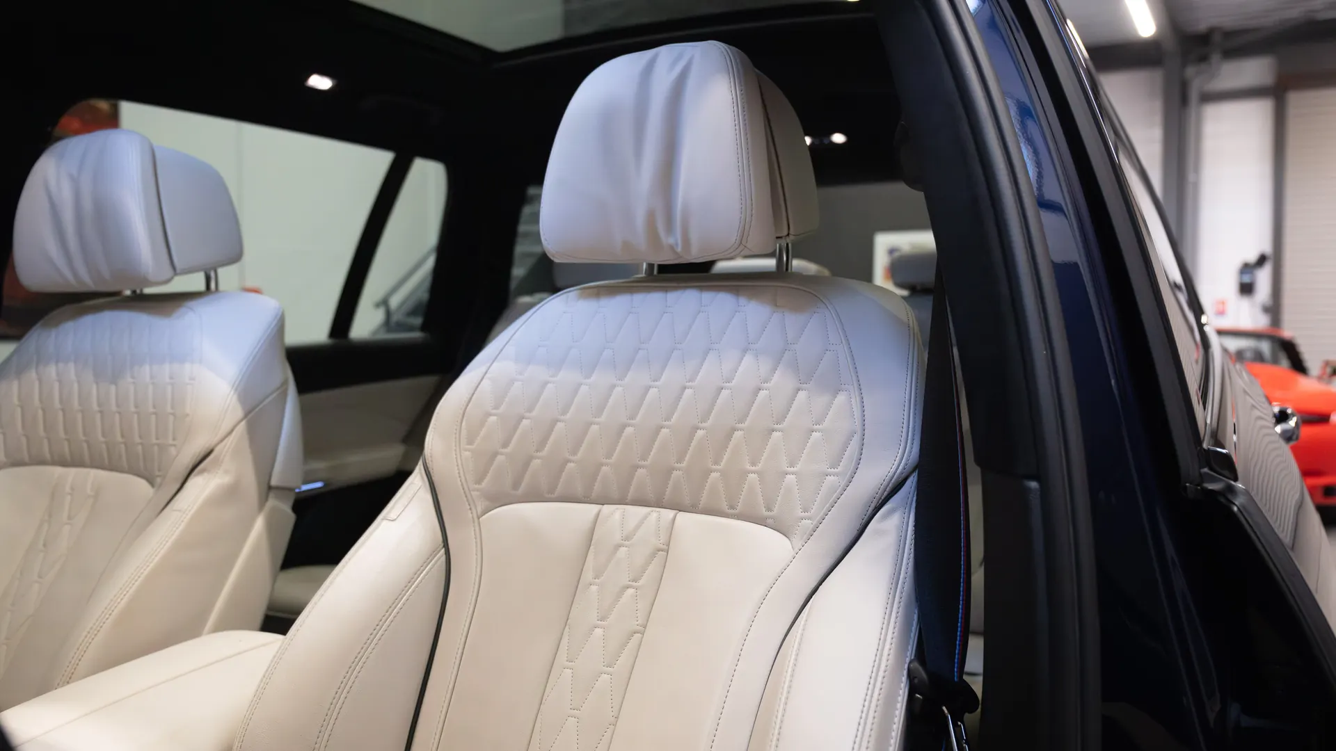 BMW X7 — photo 16