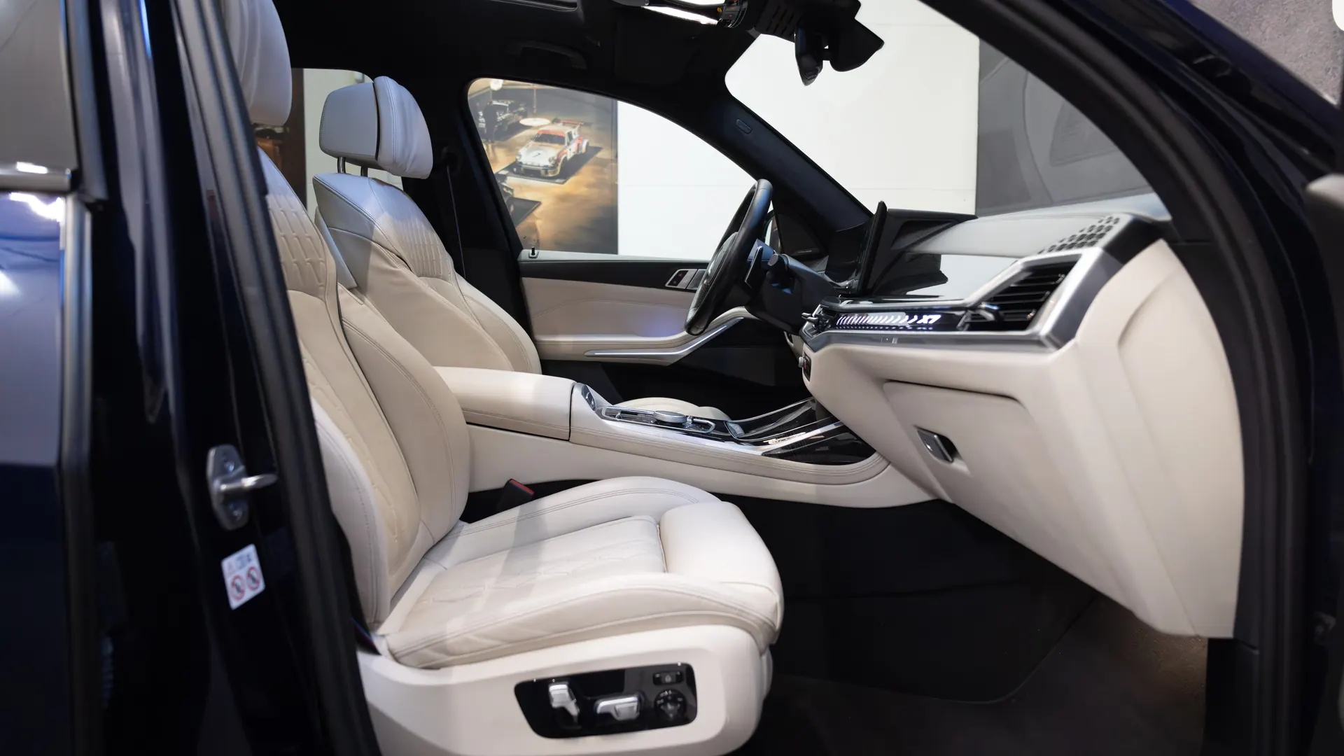 BMW X7 — photo 21