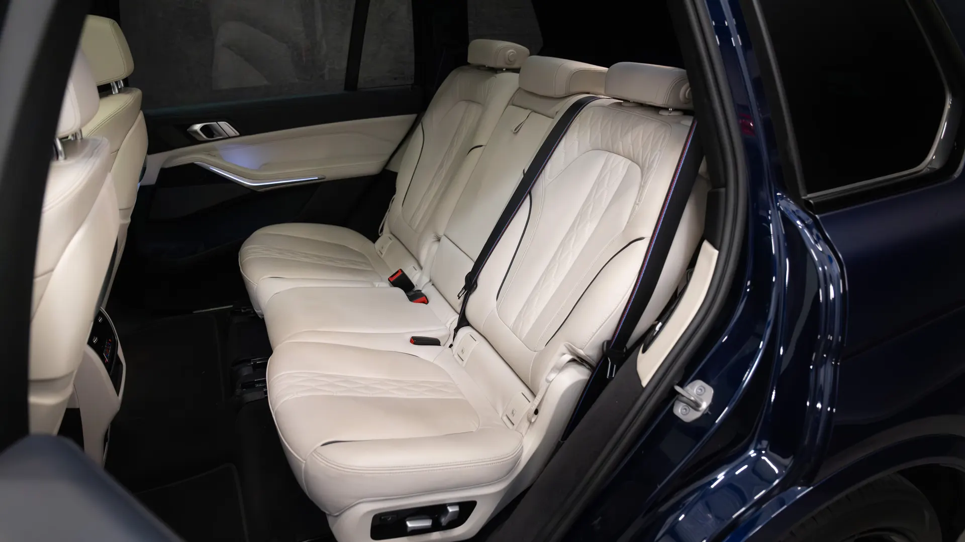 BMW X7 — photo 17