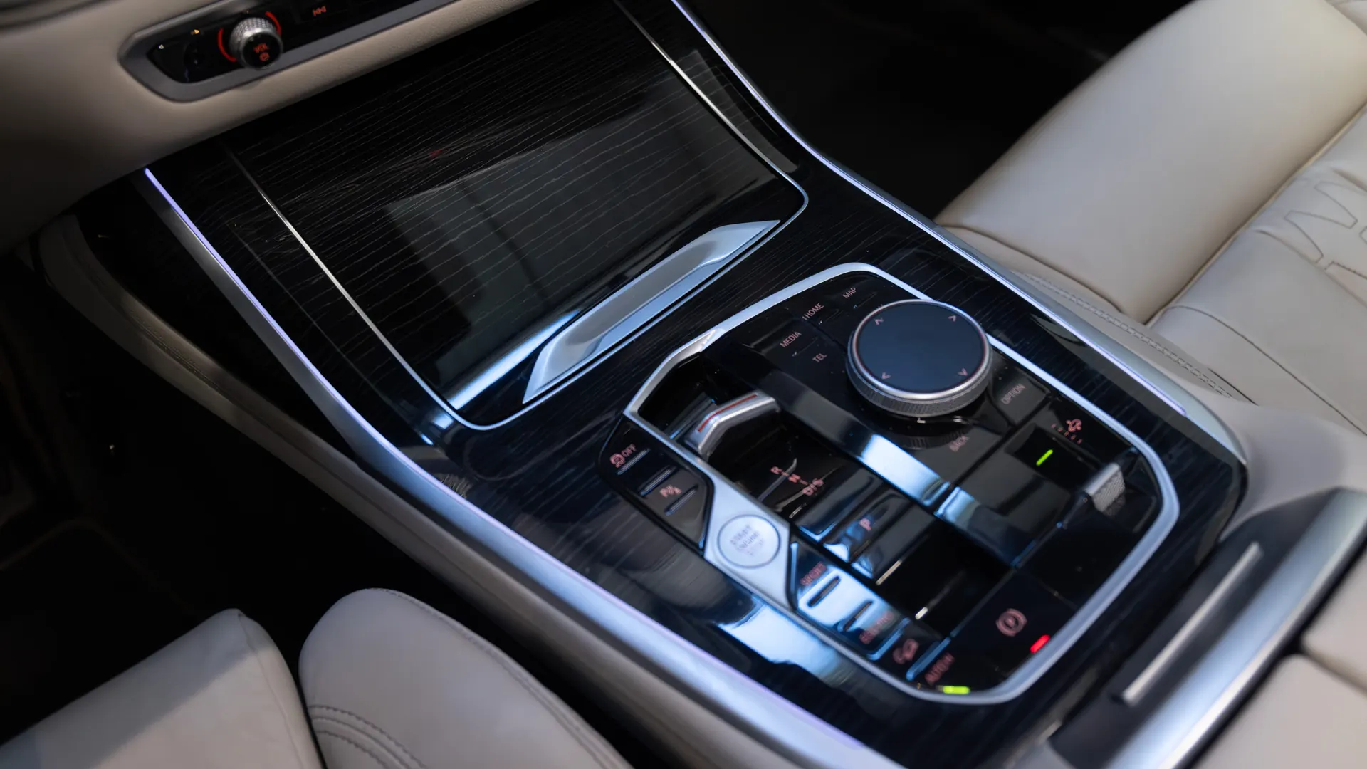BMW X7 — photo 36