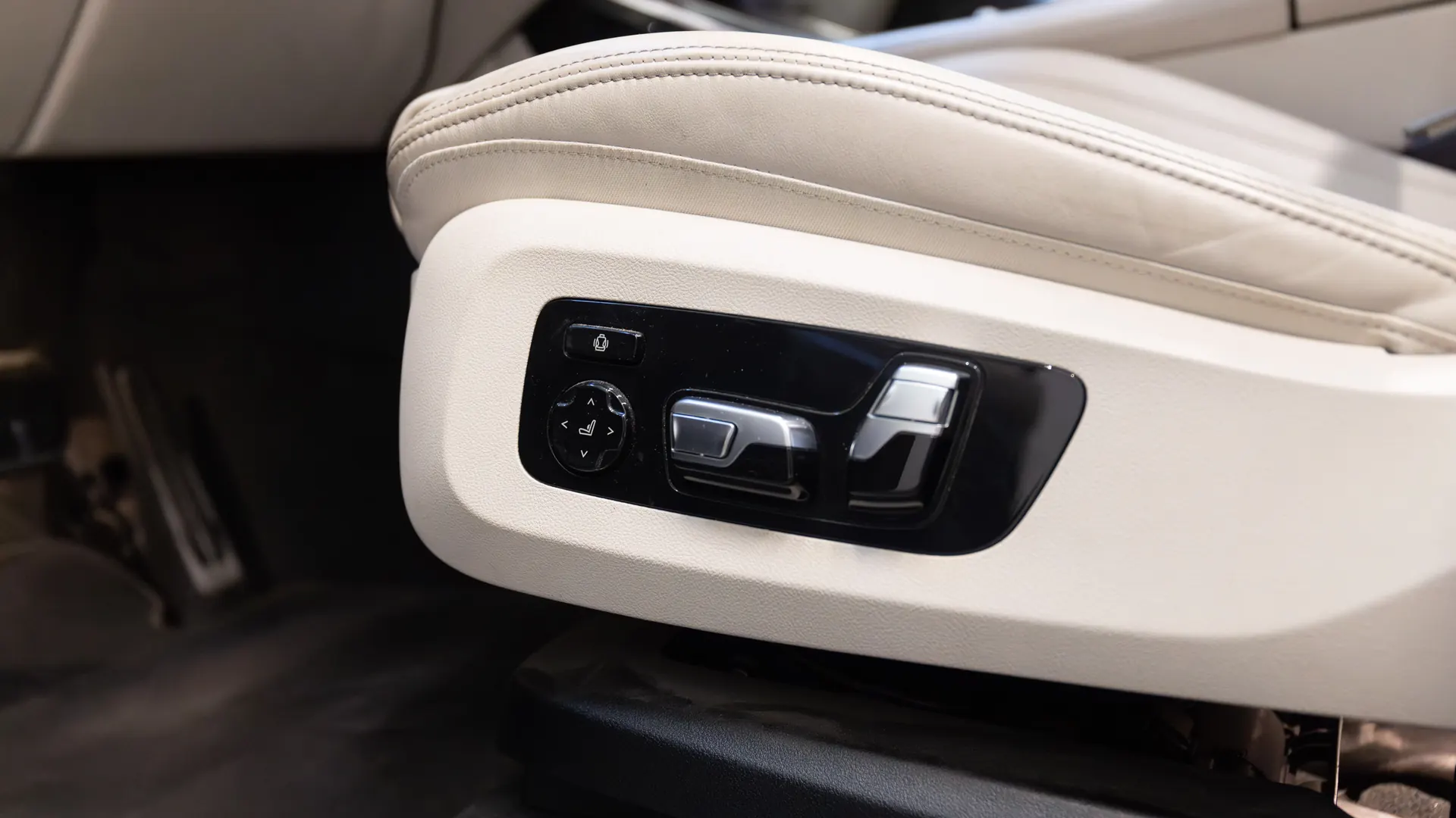 BMW X7 — photo 14