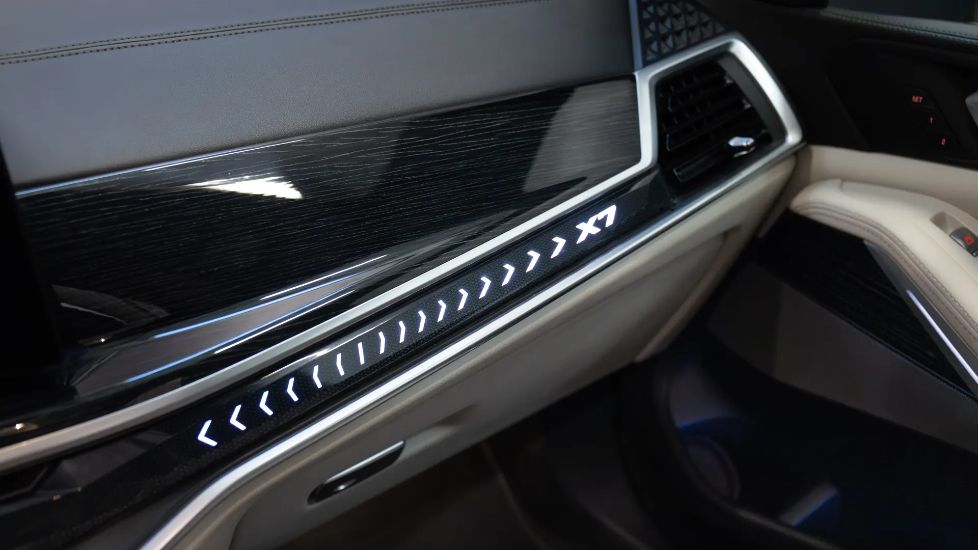 BMW X7 — photo 41