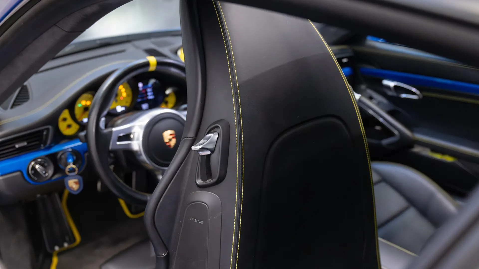 Porsche 991.1 — photo 24