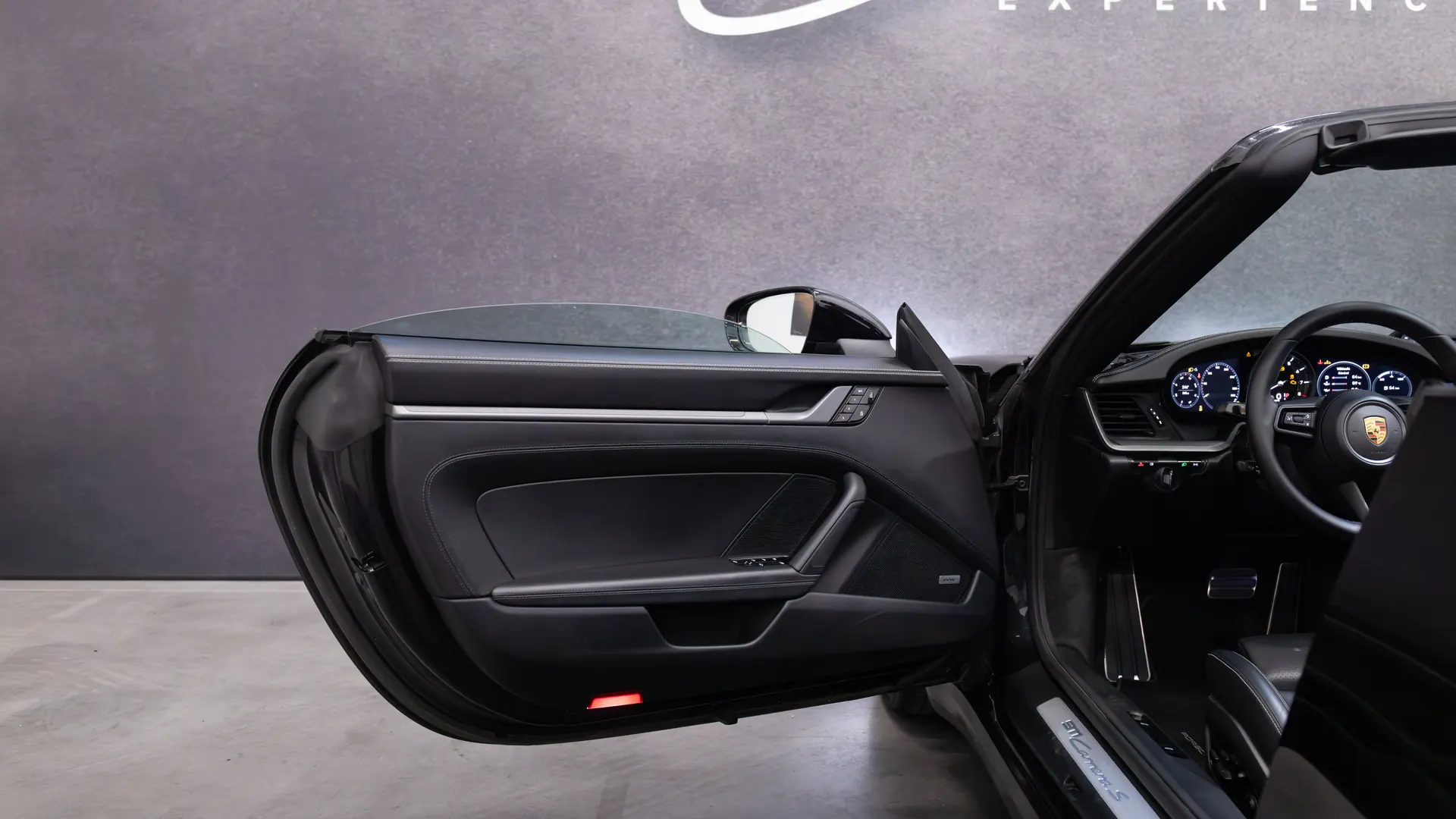 Porsche 911 — photo 23