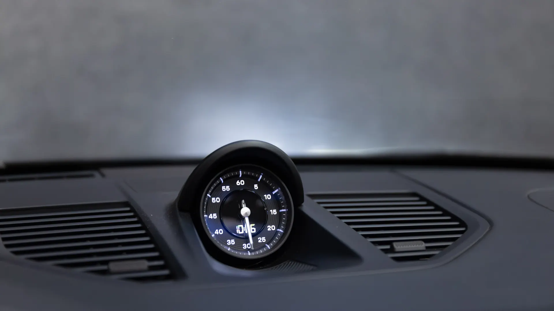 Porsche 911 — photo 17