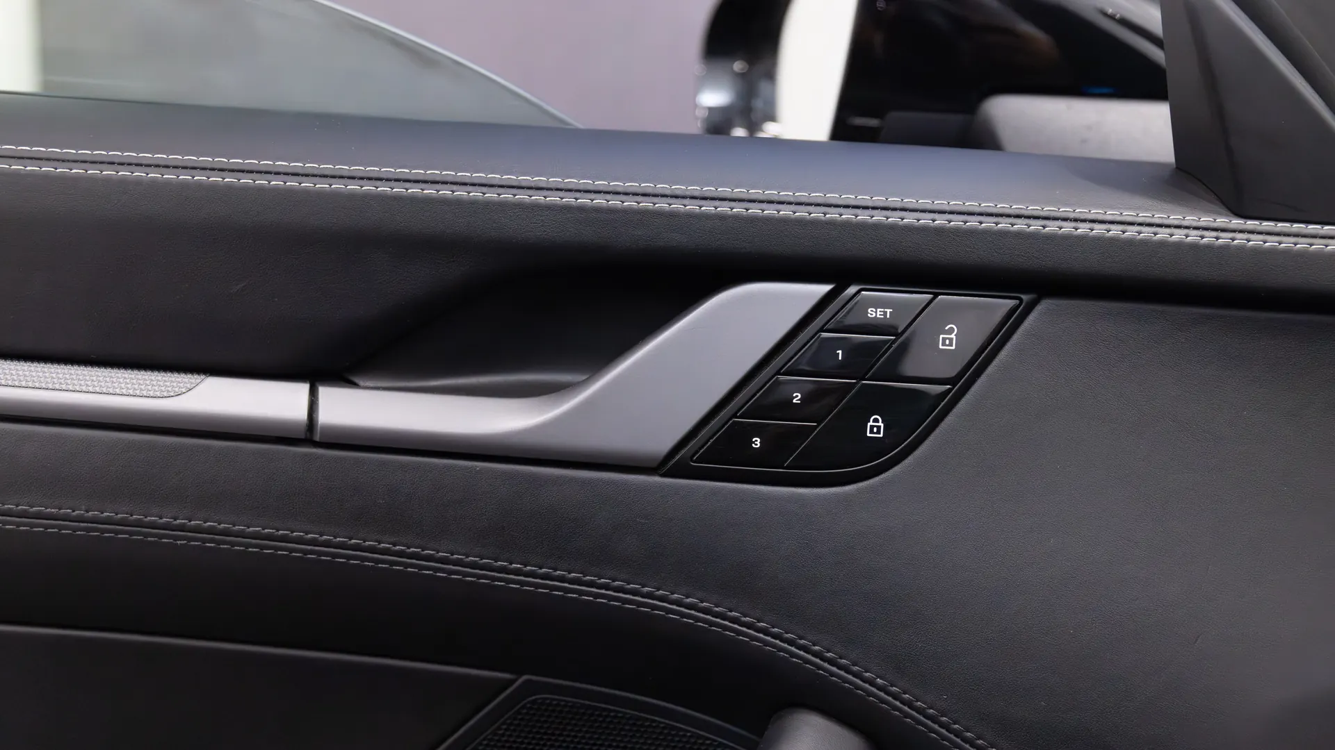 Porsche 911 — photo 25