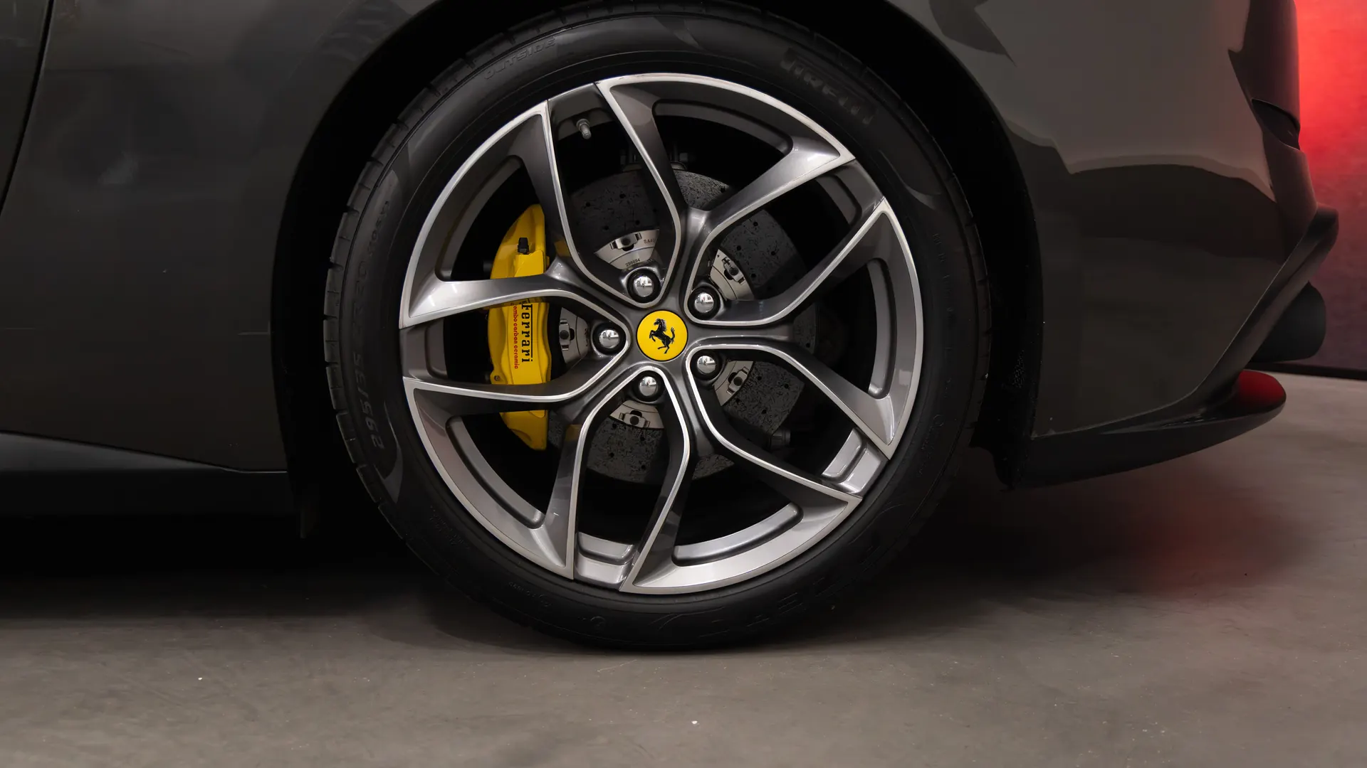 Ferrari GTC4Lusso — photo 5