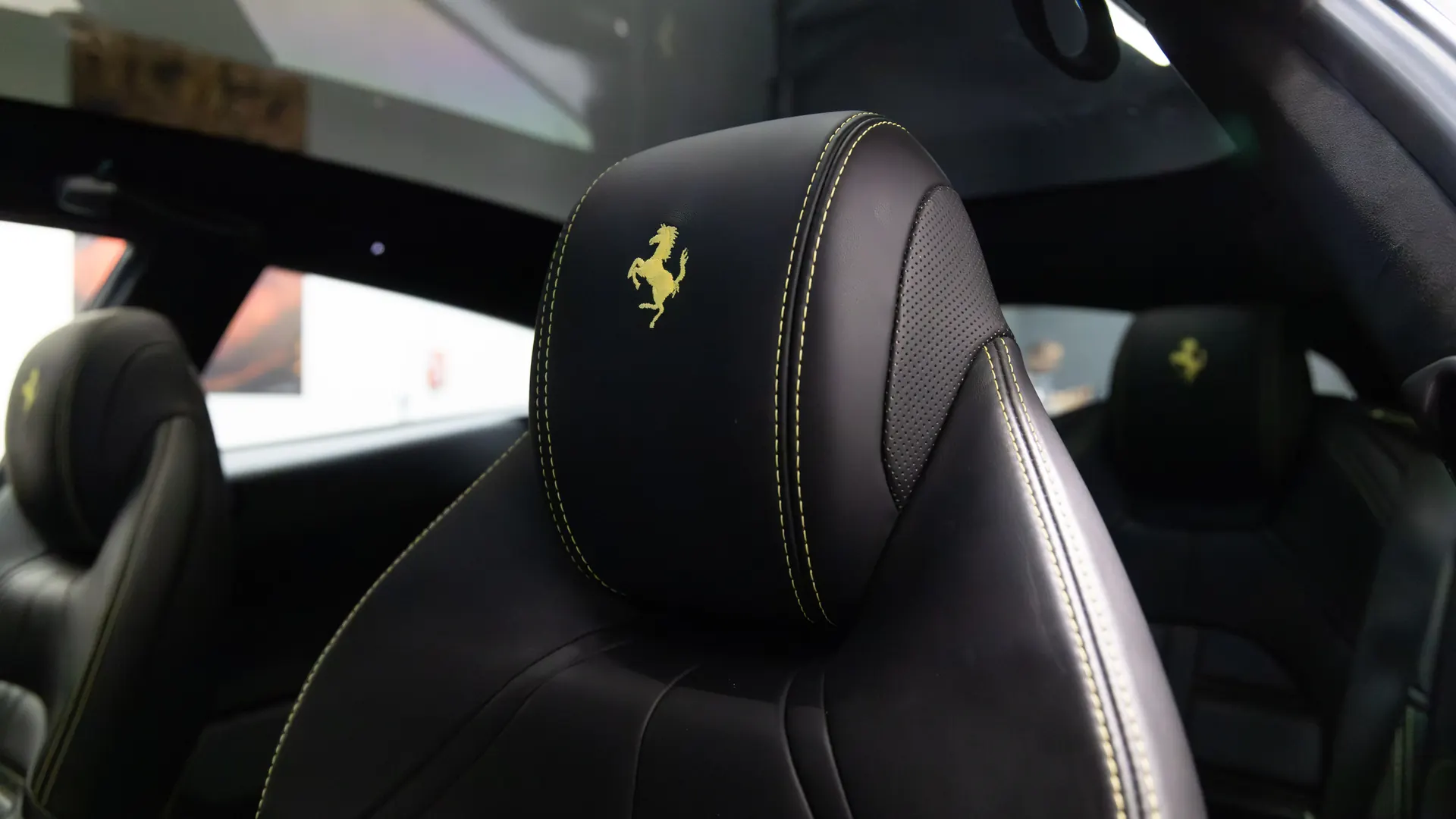 Ferrari GTC4Lusso — photo 22