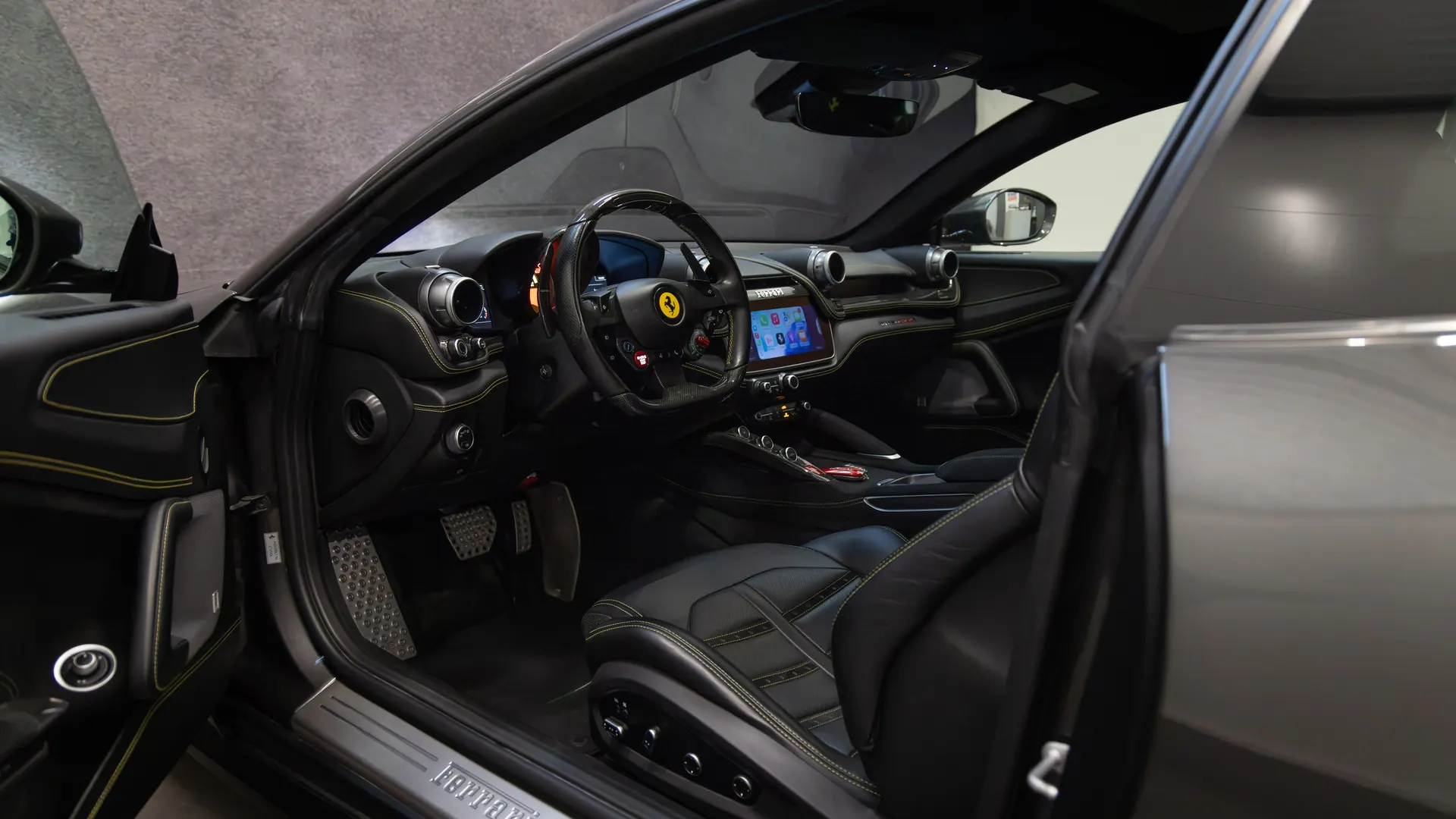 Ferrari GTC4Lusso — photo 13