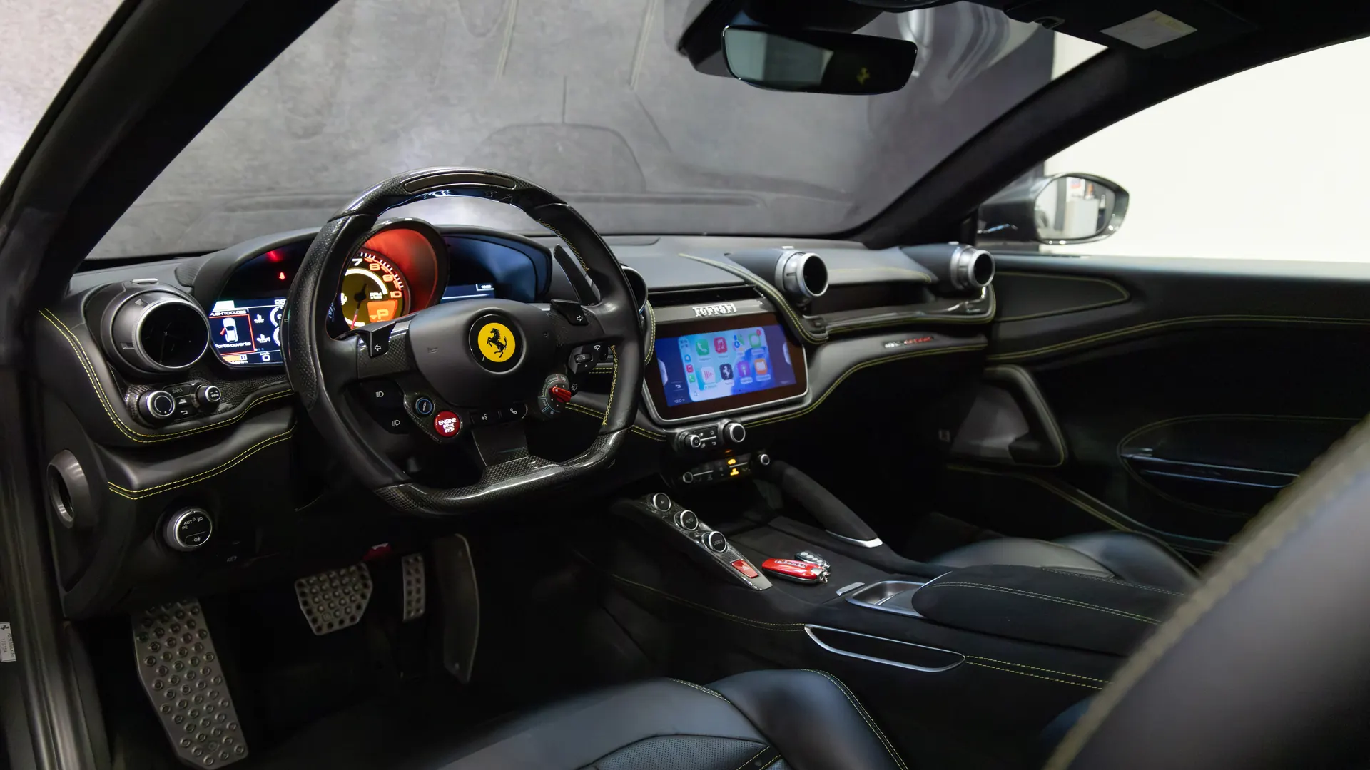 Ferrari GTC4Lusso — photo 15