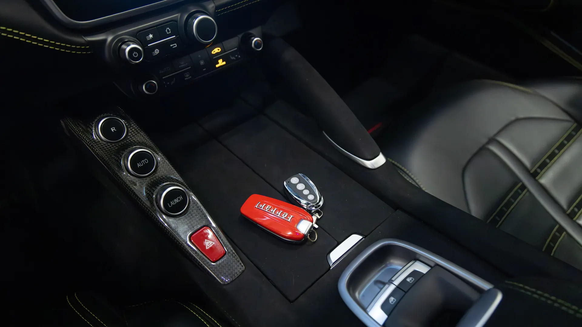 Ferrari GTC4Lusso — photo 25