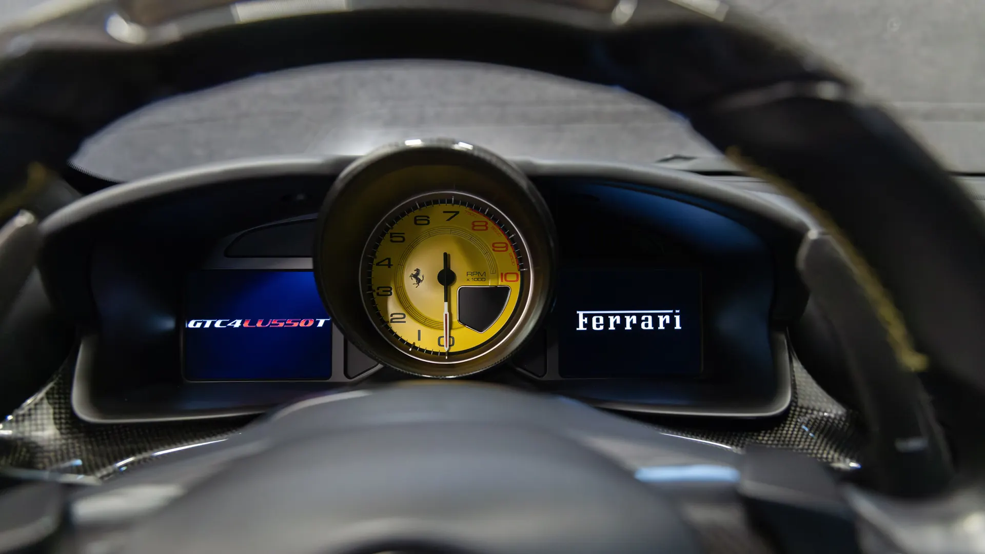 Ferrari GTC4Lusso — photo 41