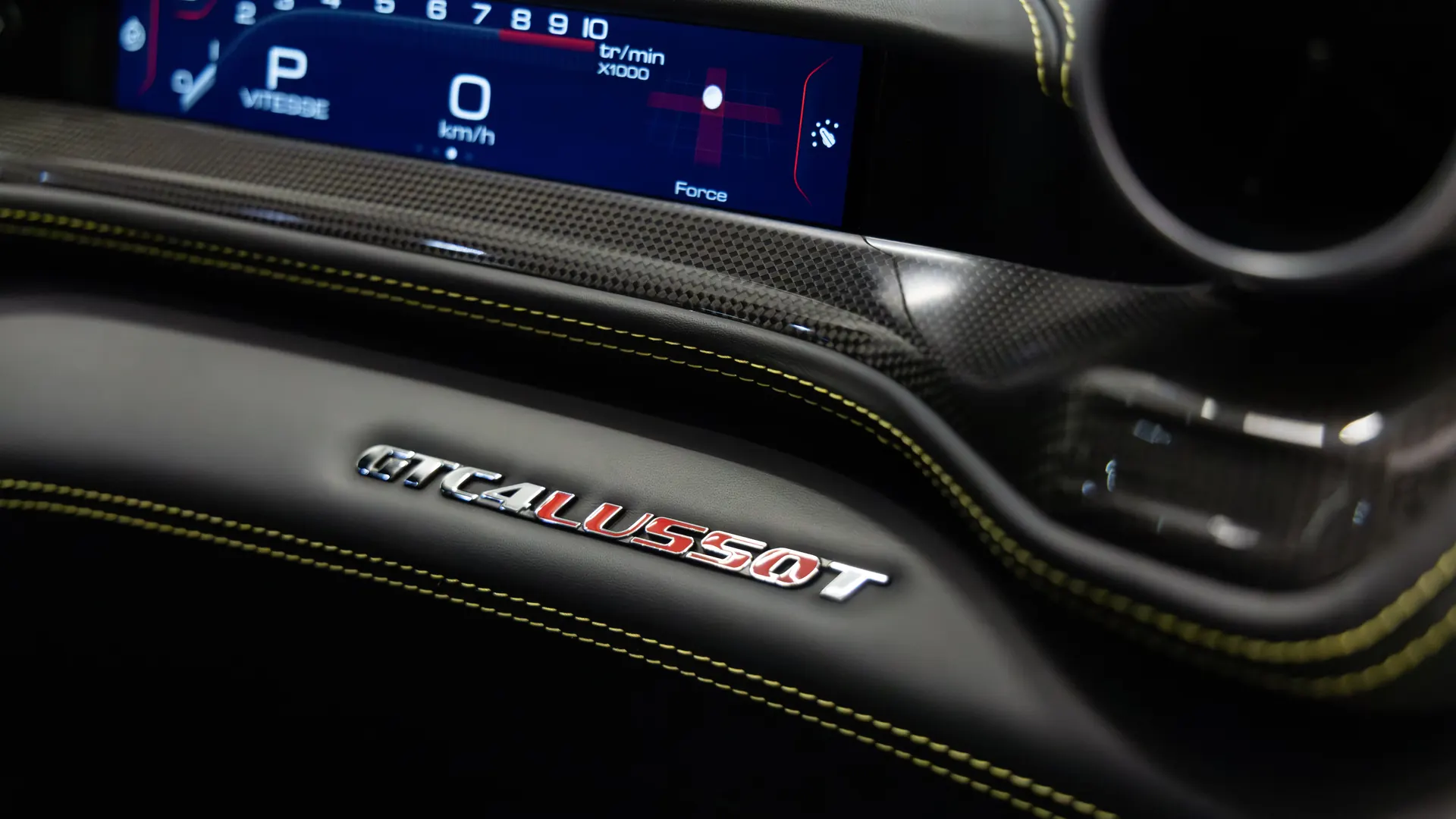 Ferrari GTC4Lusso — photo 36