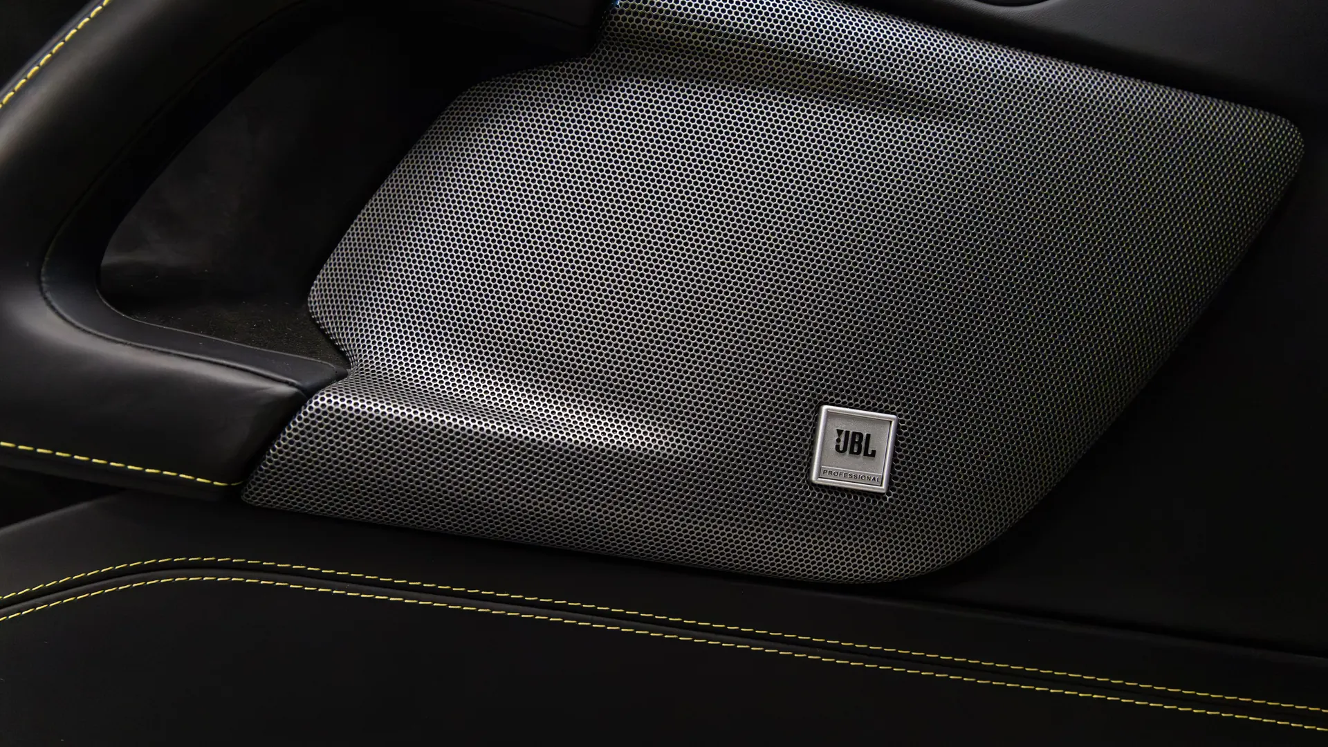 Ferrari GTC4Lusso — photo 12