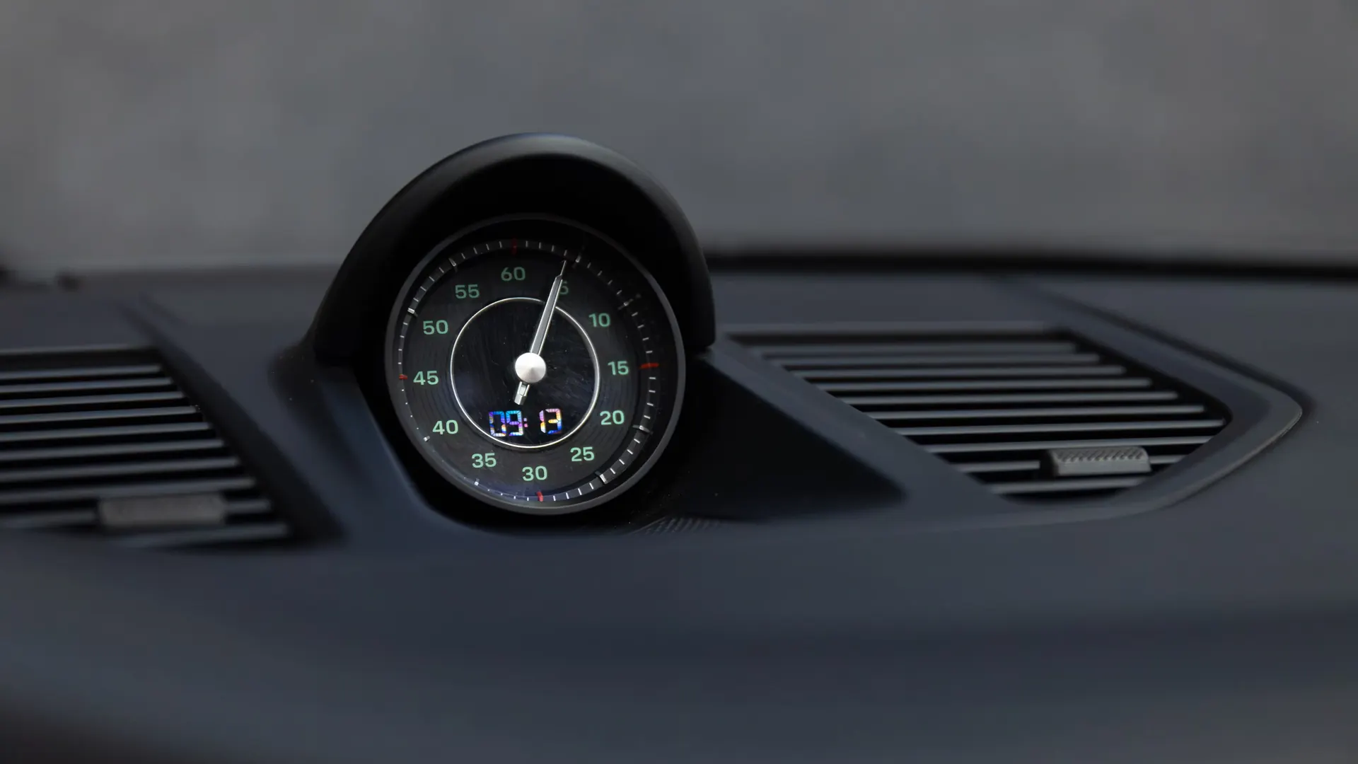 Porsche 911 — photo 35