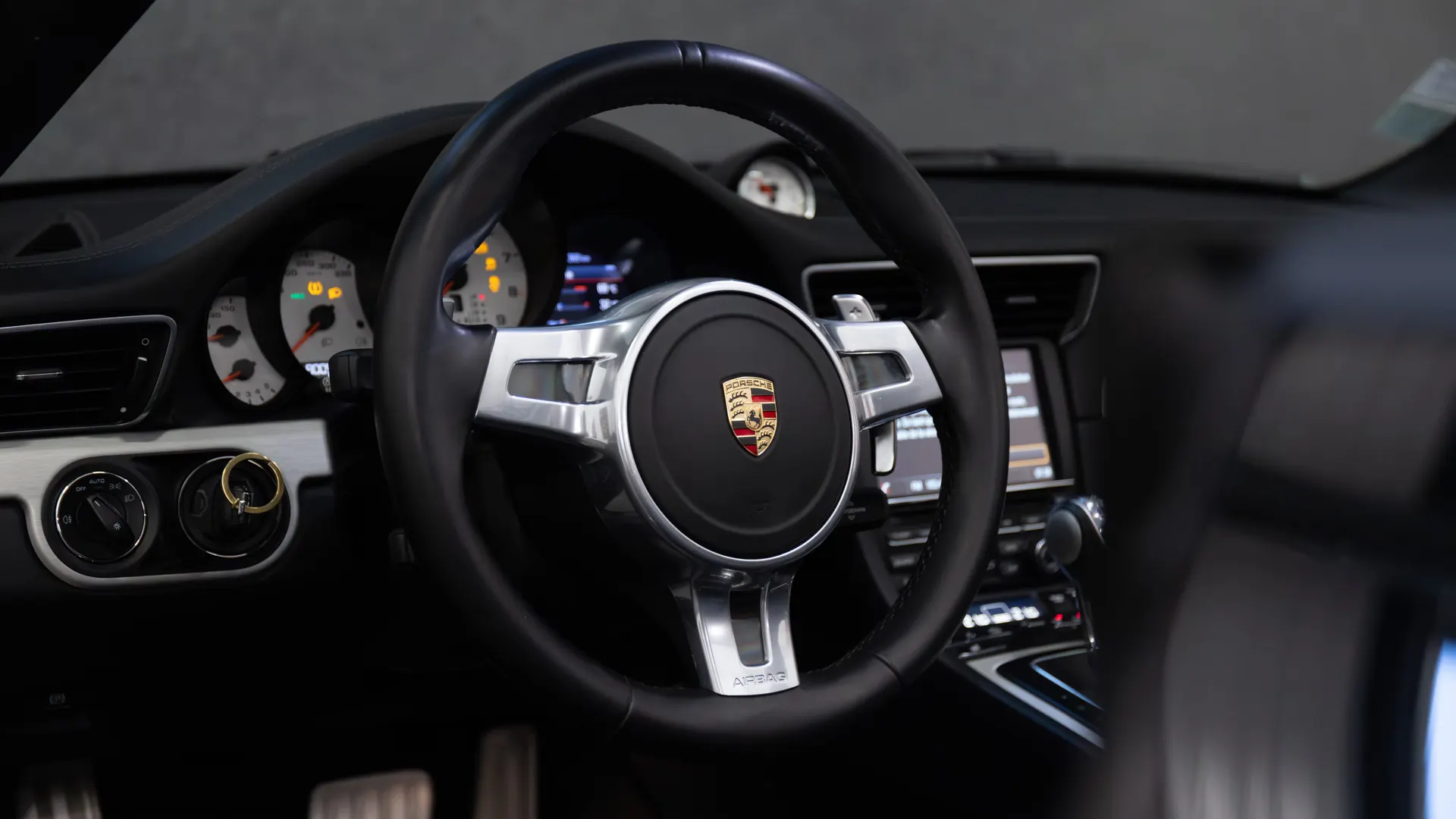 Porsche 911 — photo 22