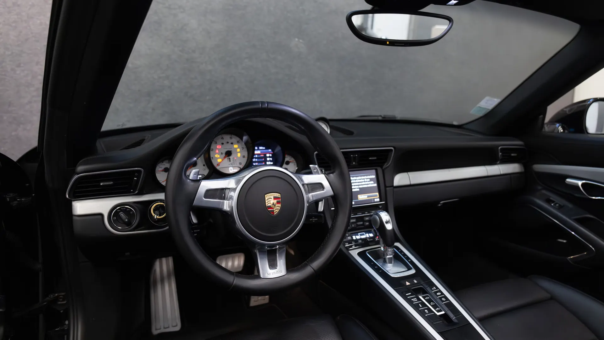 Porsche 911 — photo 21