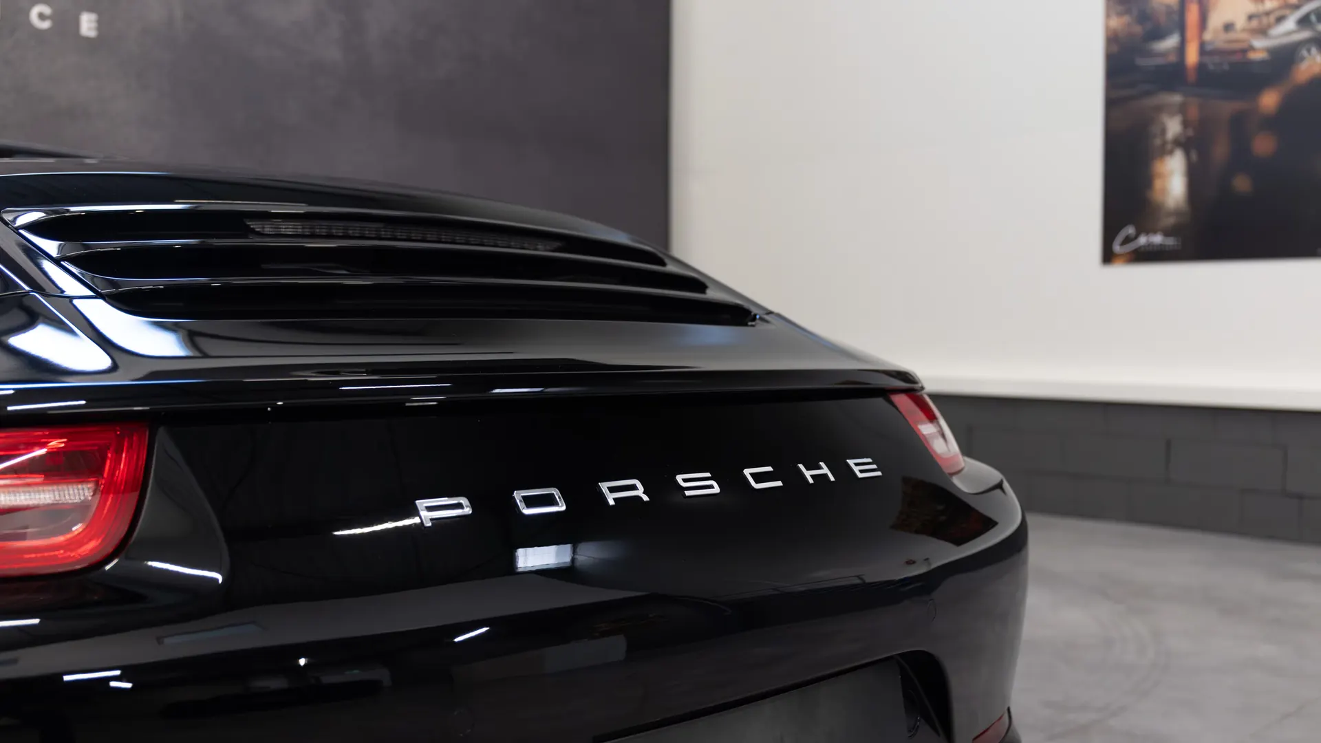 Porsche 911 — photo 12