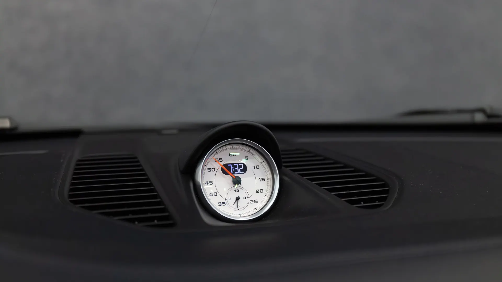 Porsche 911 — photo 25