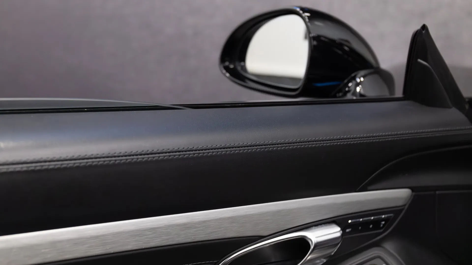 Porsche 911 — photo 15