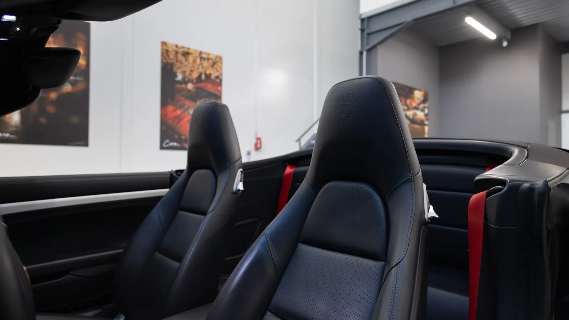 Porsche 911 — photo 18