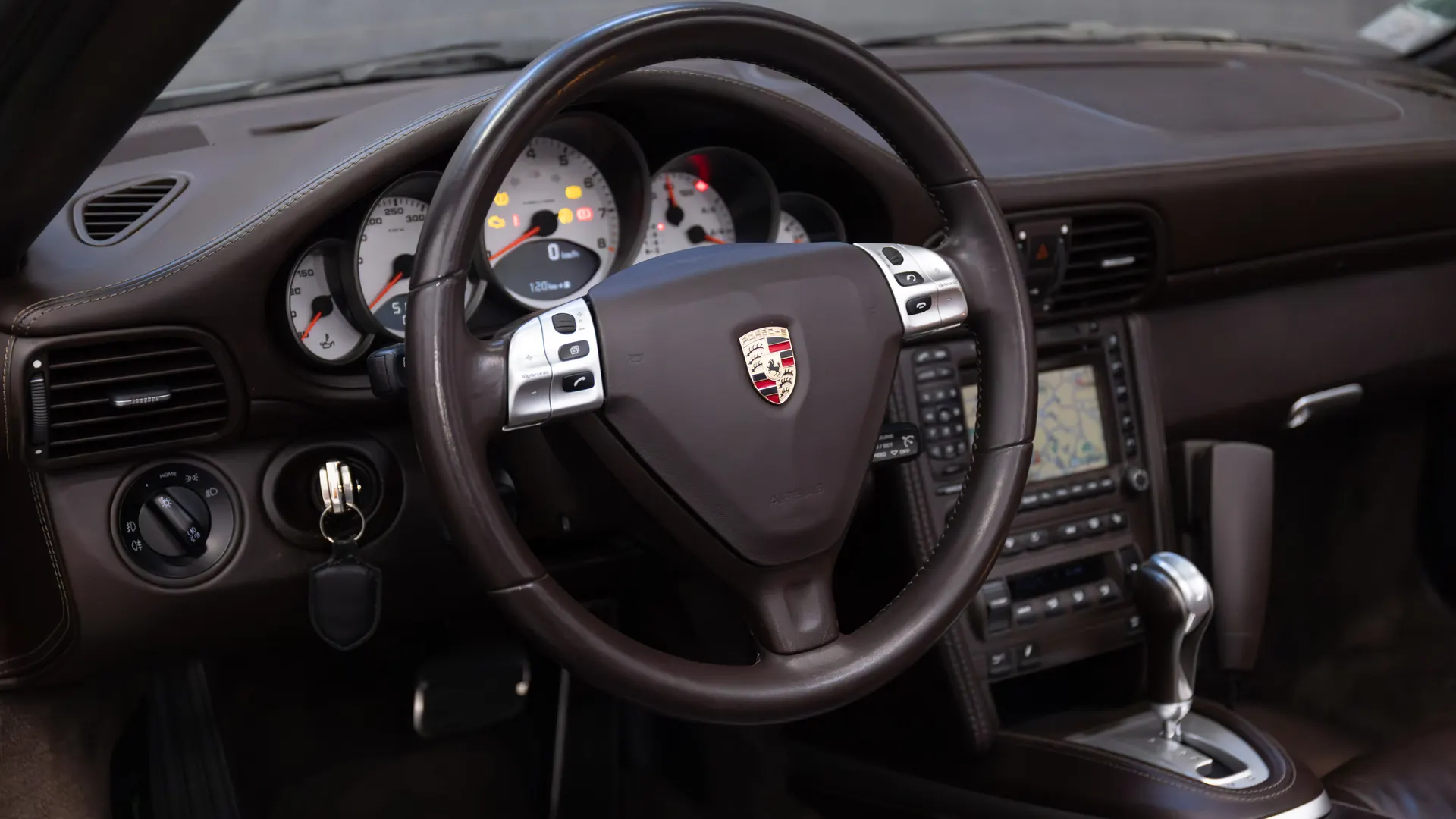 Porsche 911 — photo 24