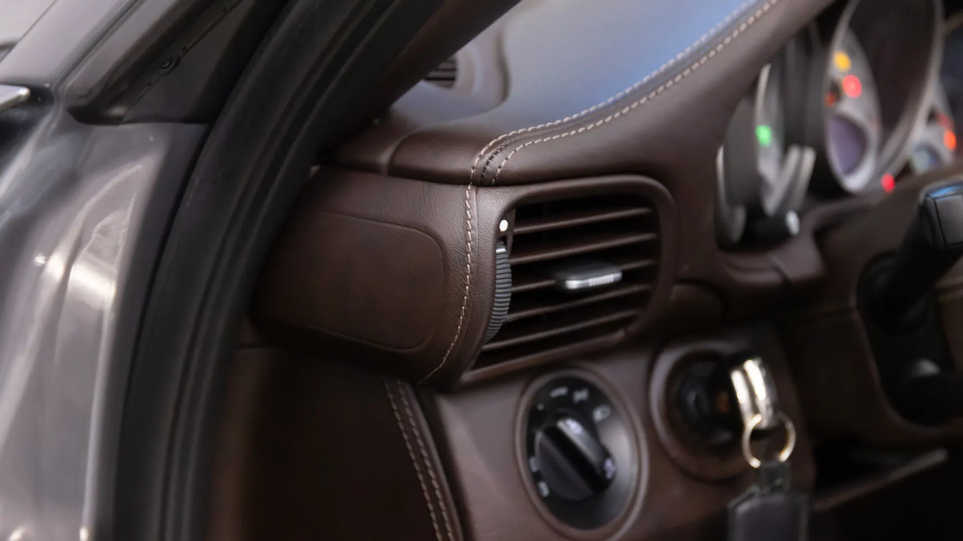 Porsche 911 — photo 16