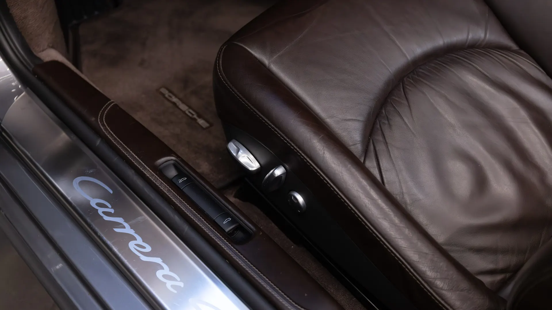 Porsche 911 — photo 18