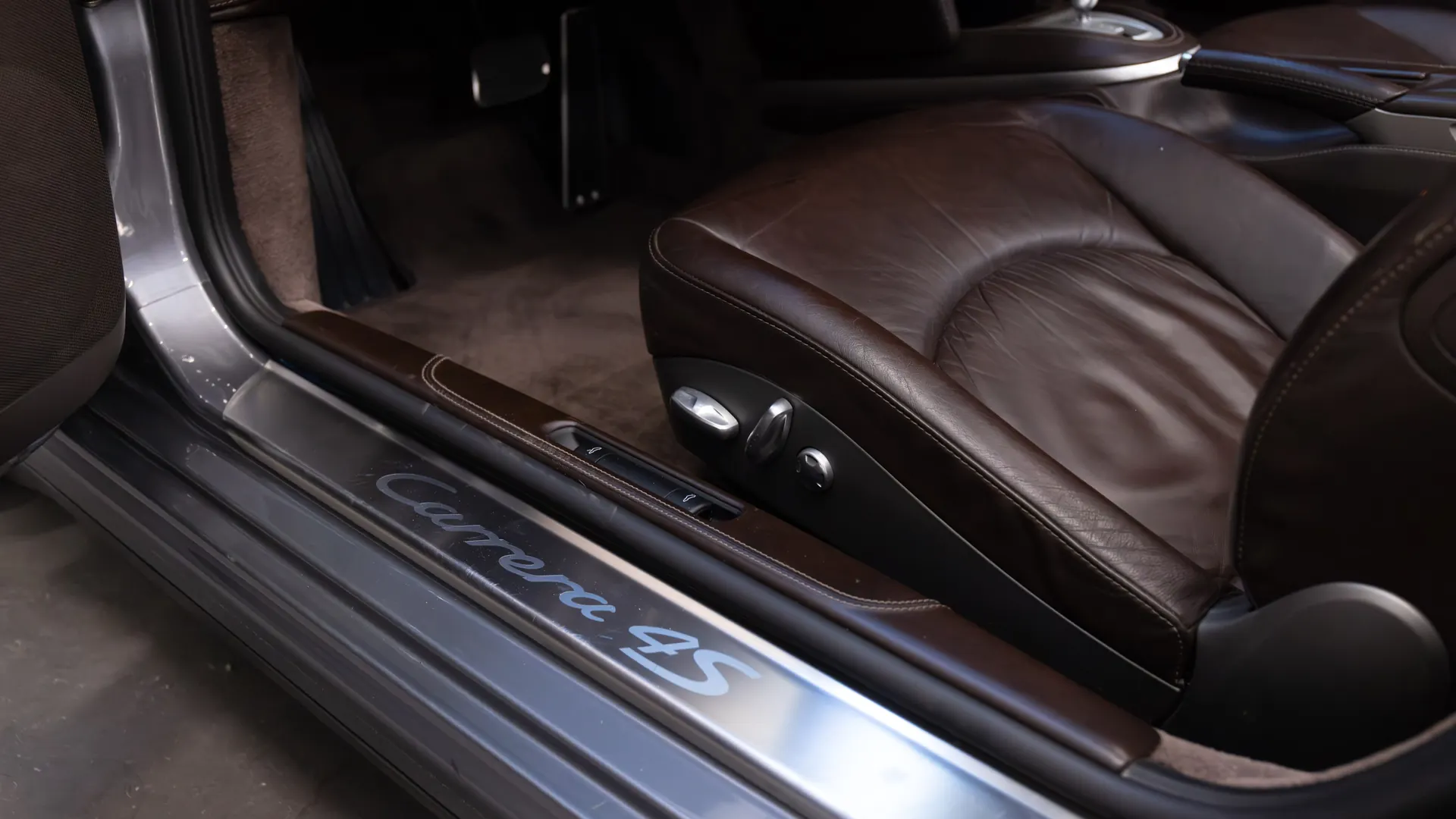 Porsche 911 — photo 17