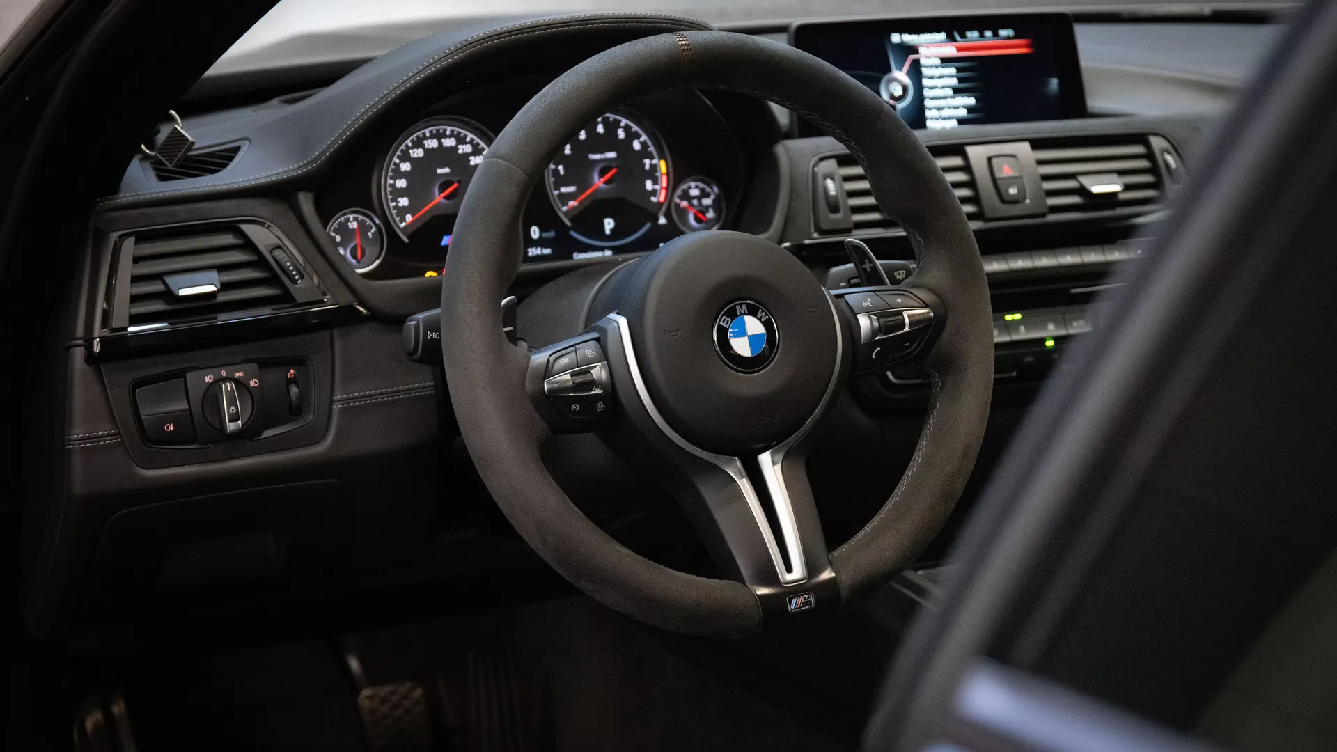 BMW M4 — photo 16