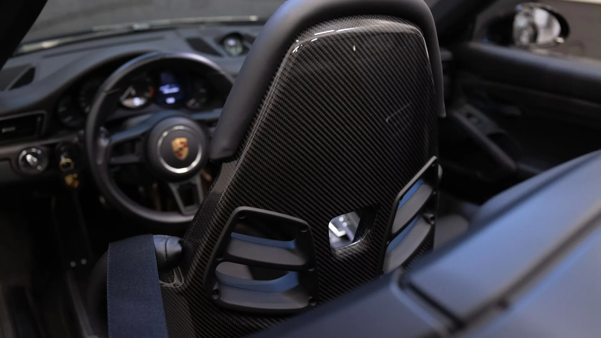 Porsche 911 — photo 13