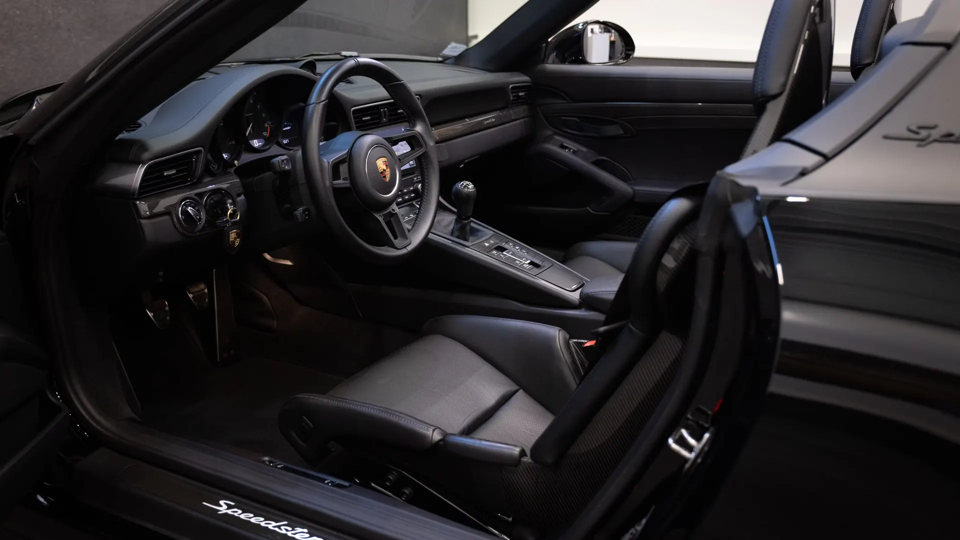 Porsche 911 — photo 12