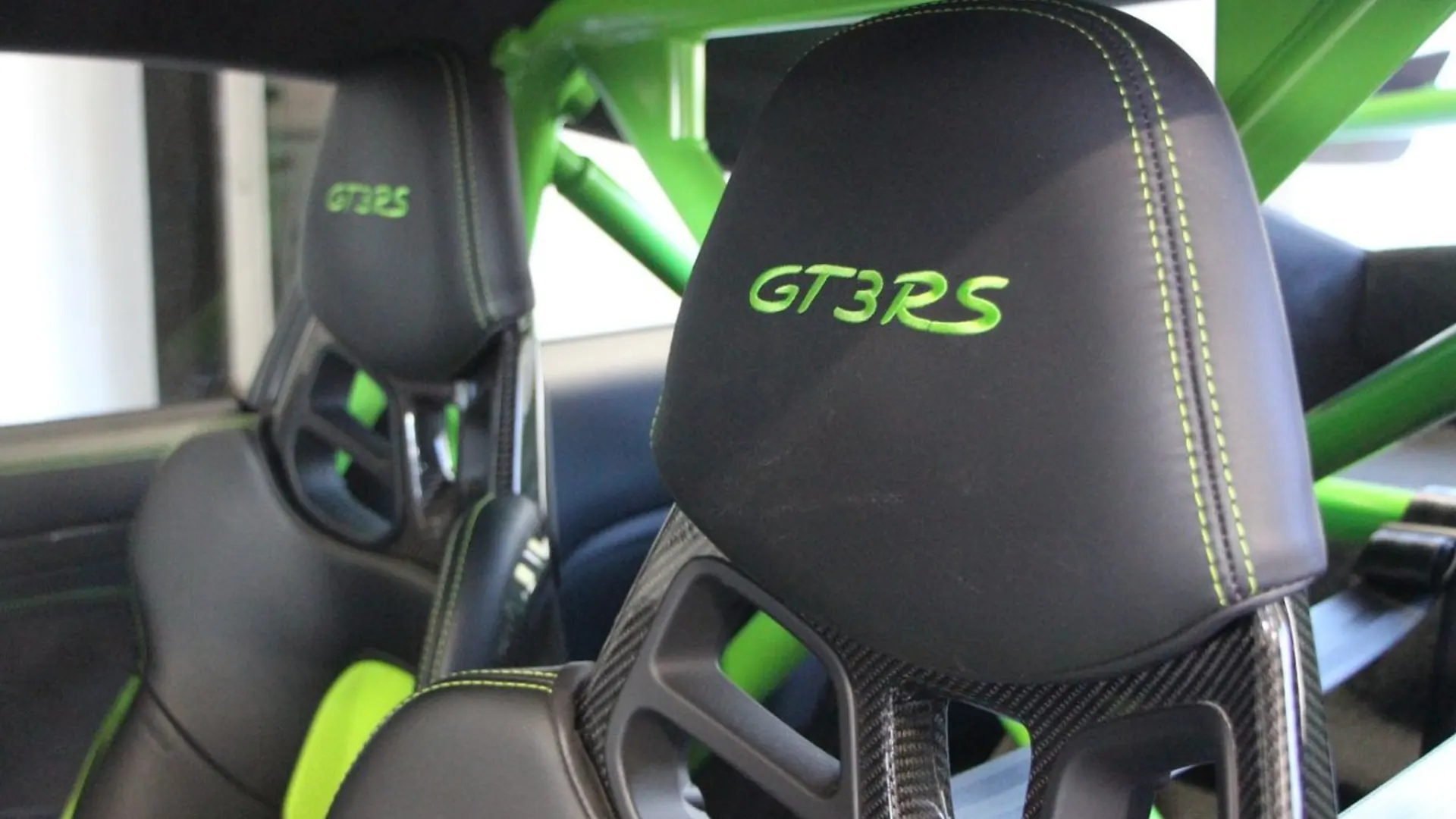 Porsche 911 — photo 13