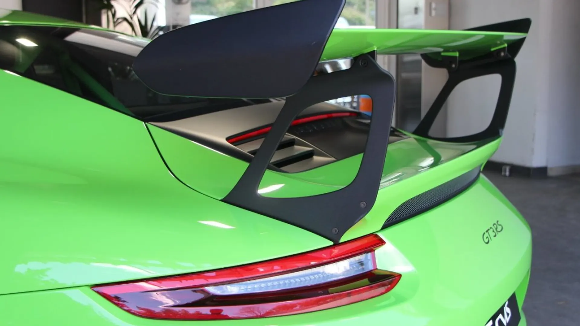 Porsche 911 — photo 8