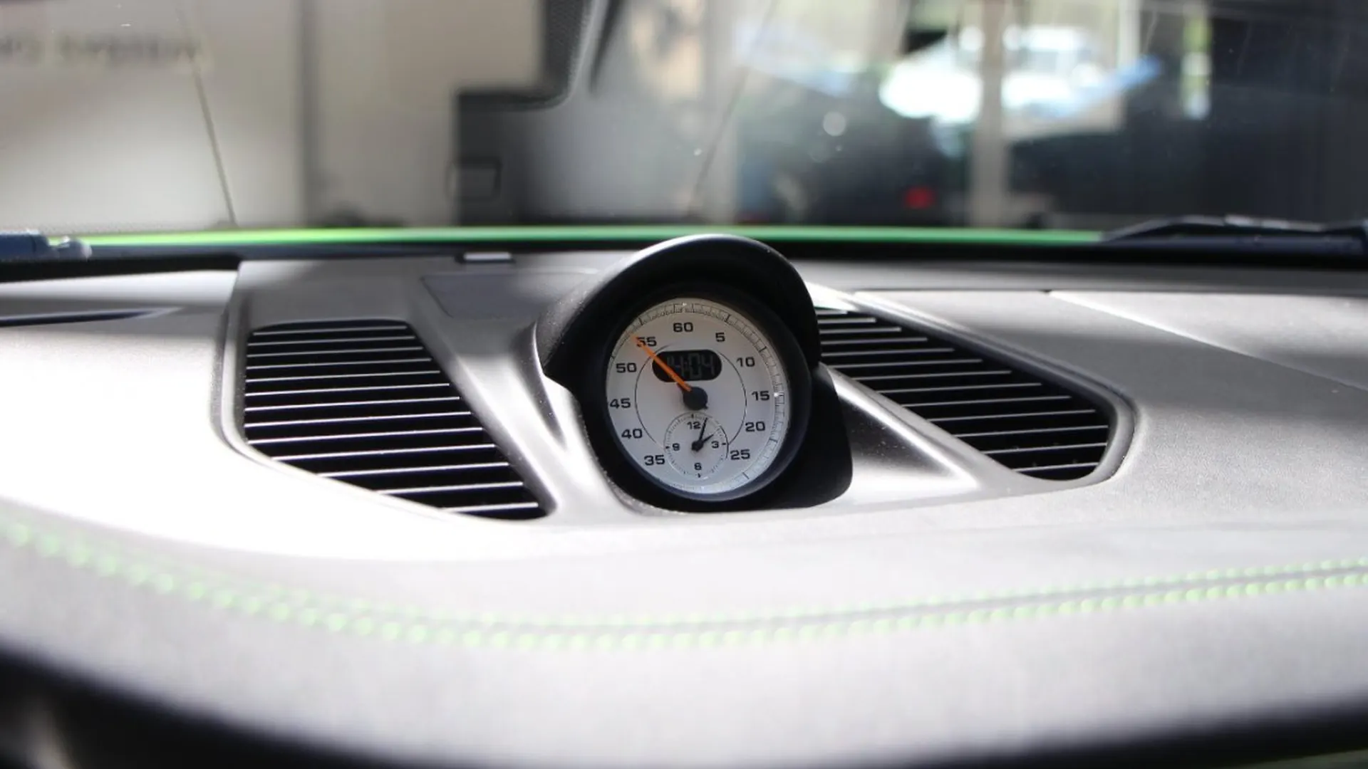 Porsche 911 — photo 23