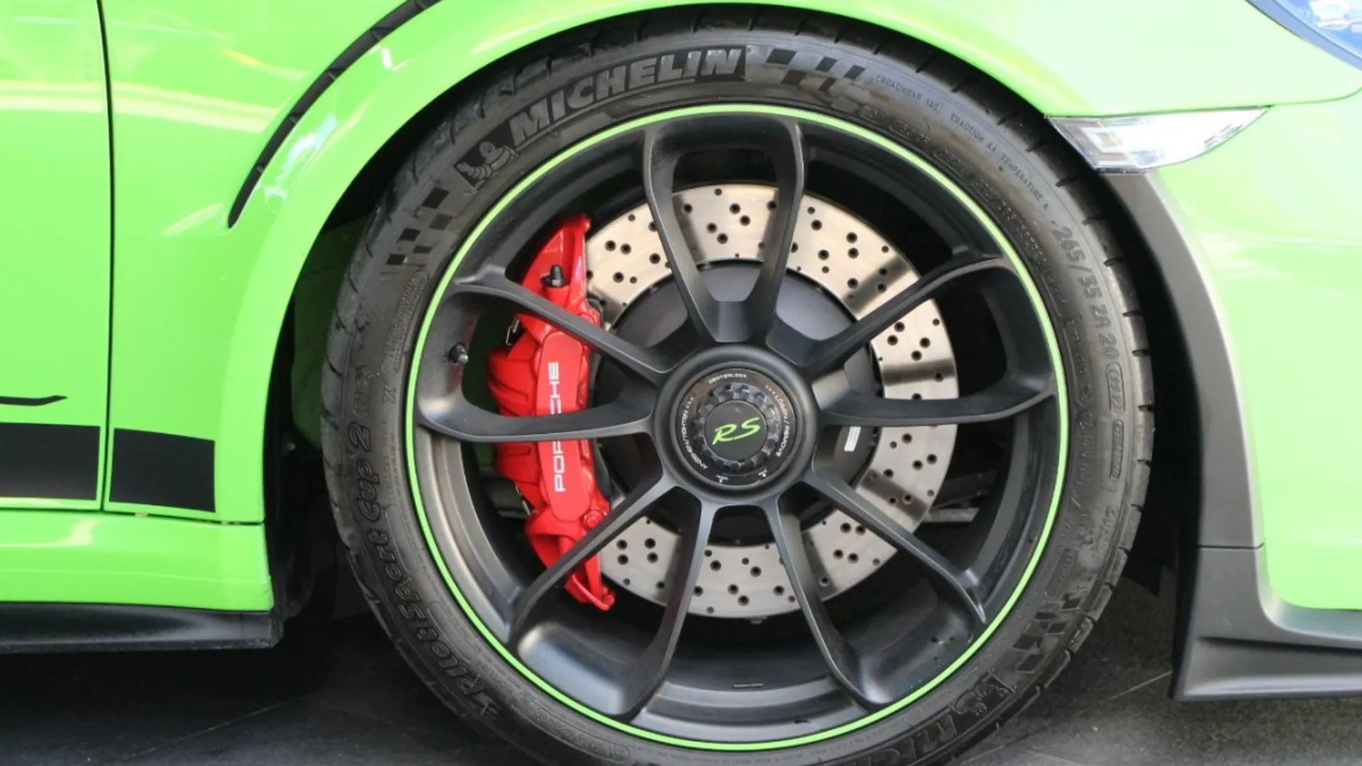 Porsche 911 — photo 31