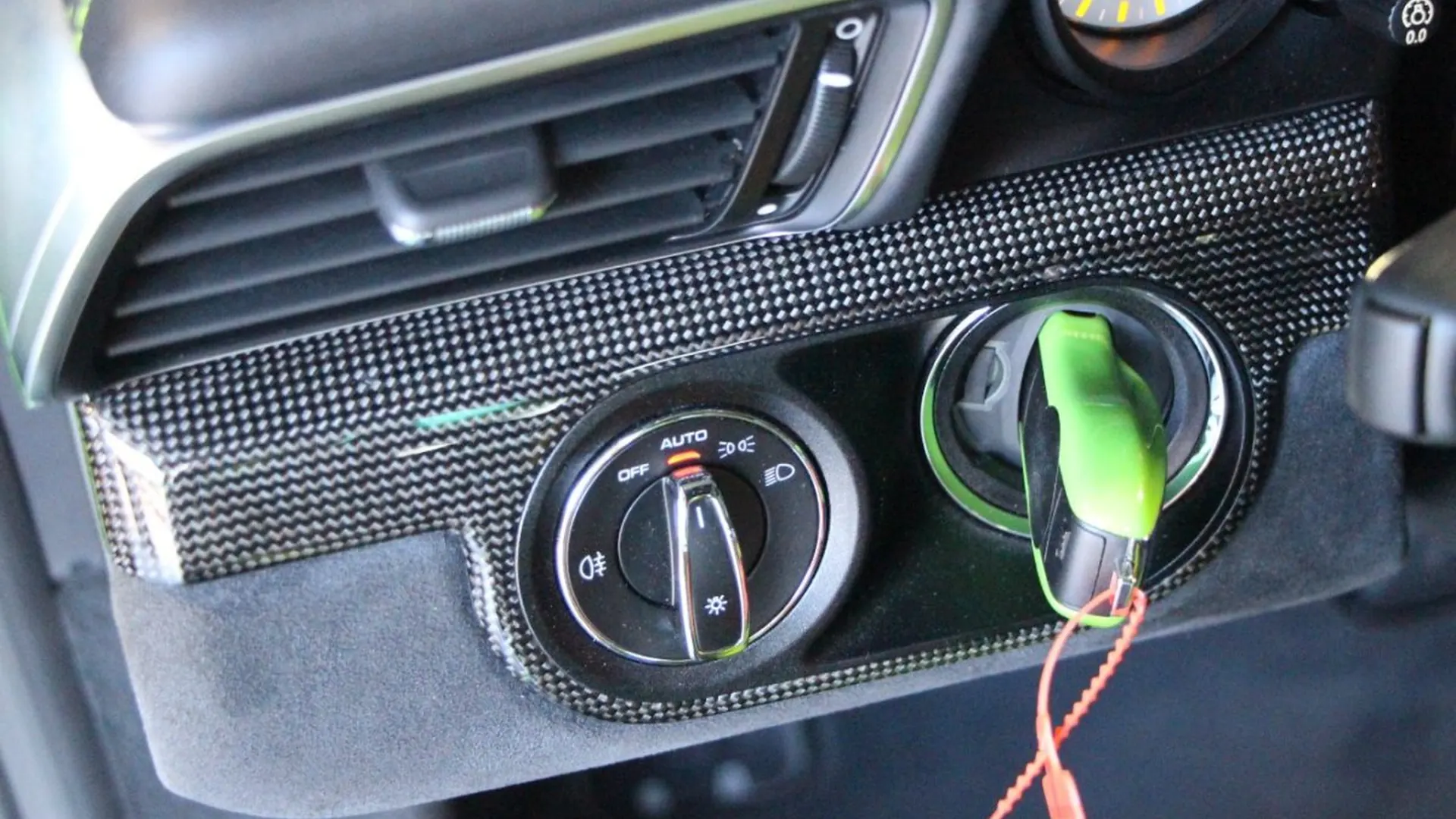 Porsche 911 — photo 17