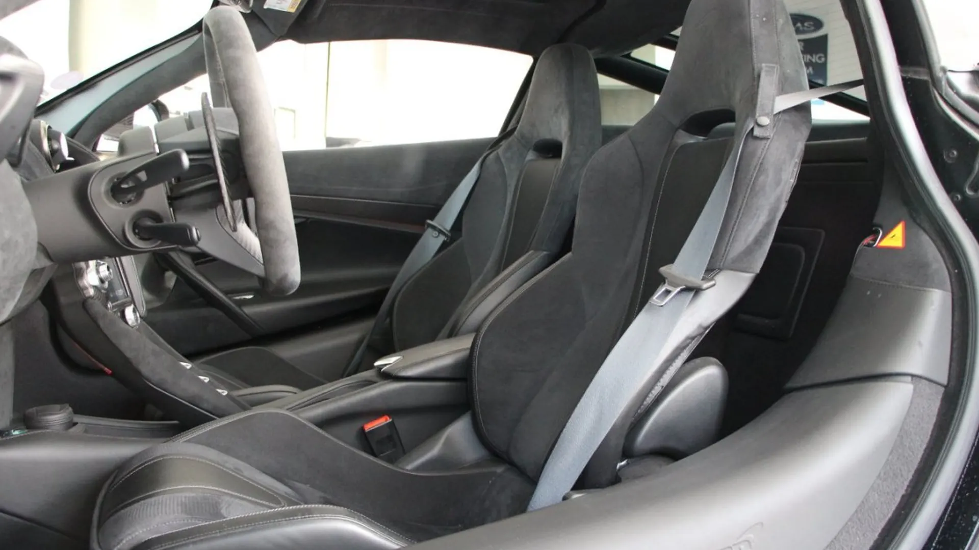 McLaren 720S — photo 24