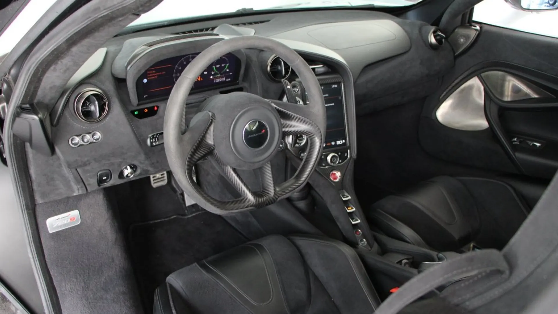 McLaren 720S — photo 22