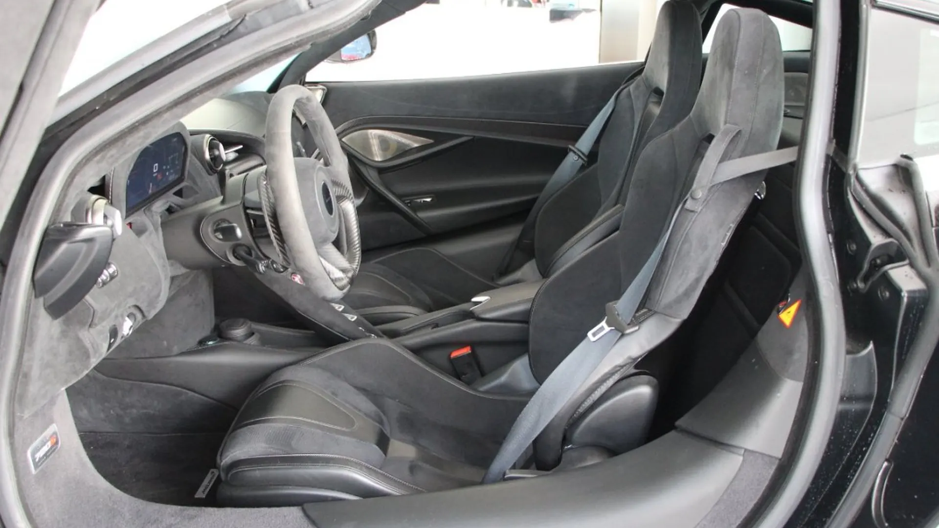 McLaren 720S — photo 23