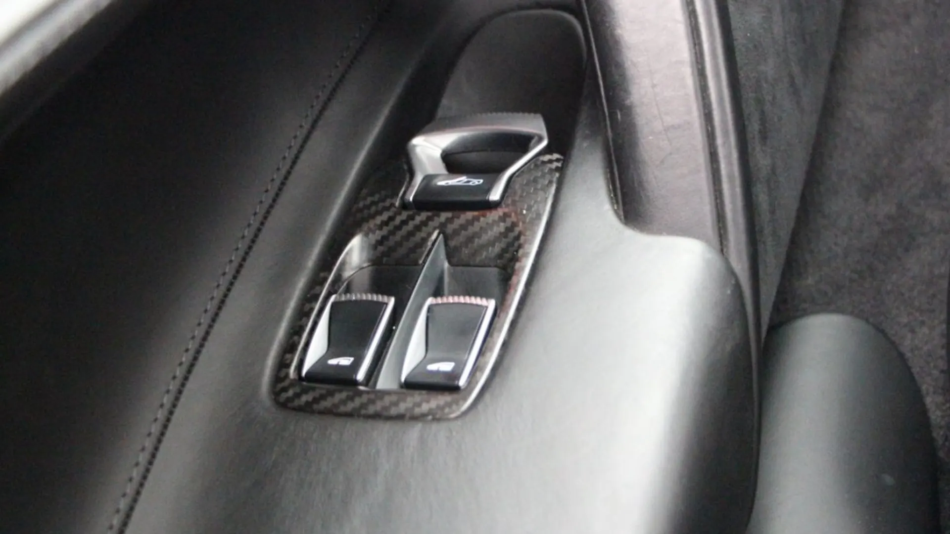 McLaren 720S — photo 48