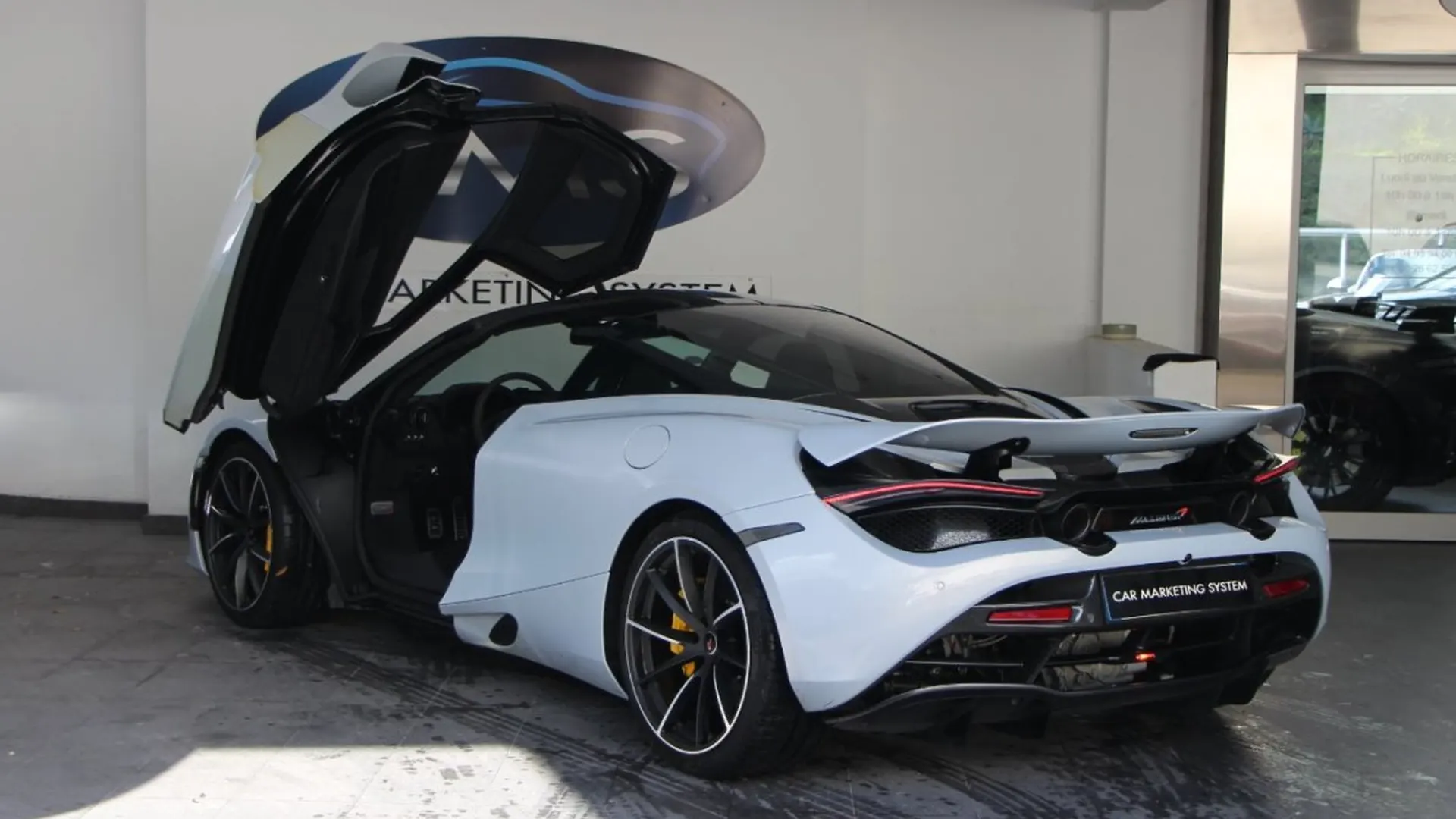 McLaren 720S — photo 3