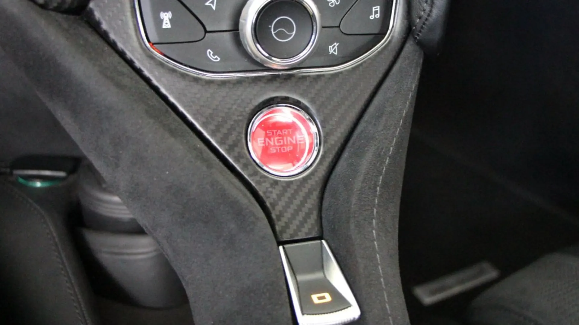McLaren 720S — photo 39