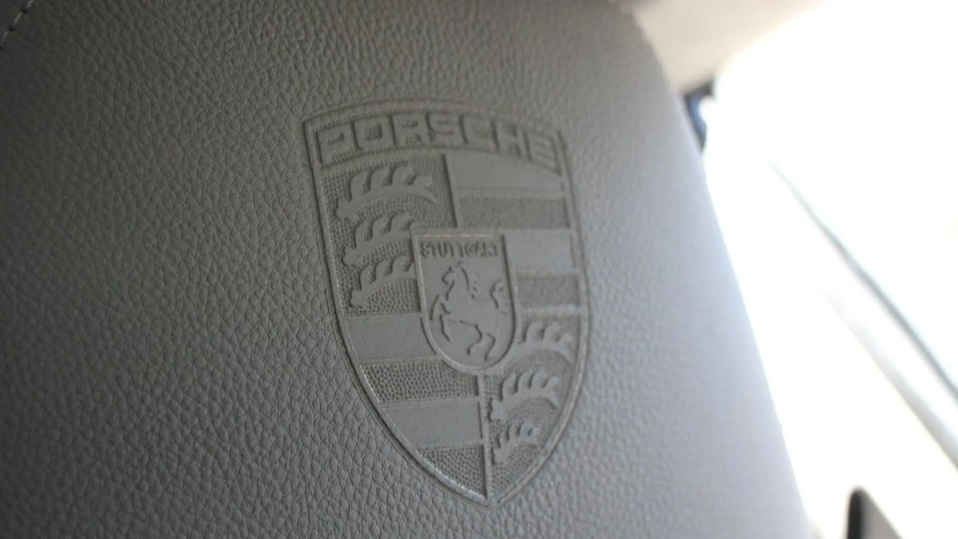 Porsche 911 — photo 18